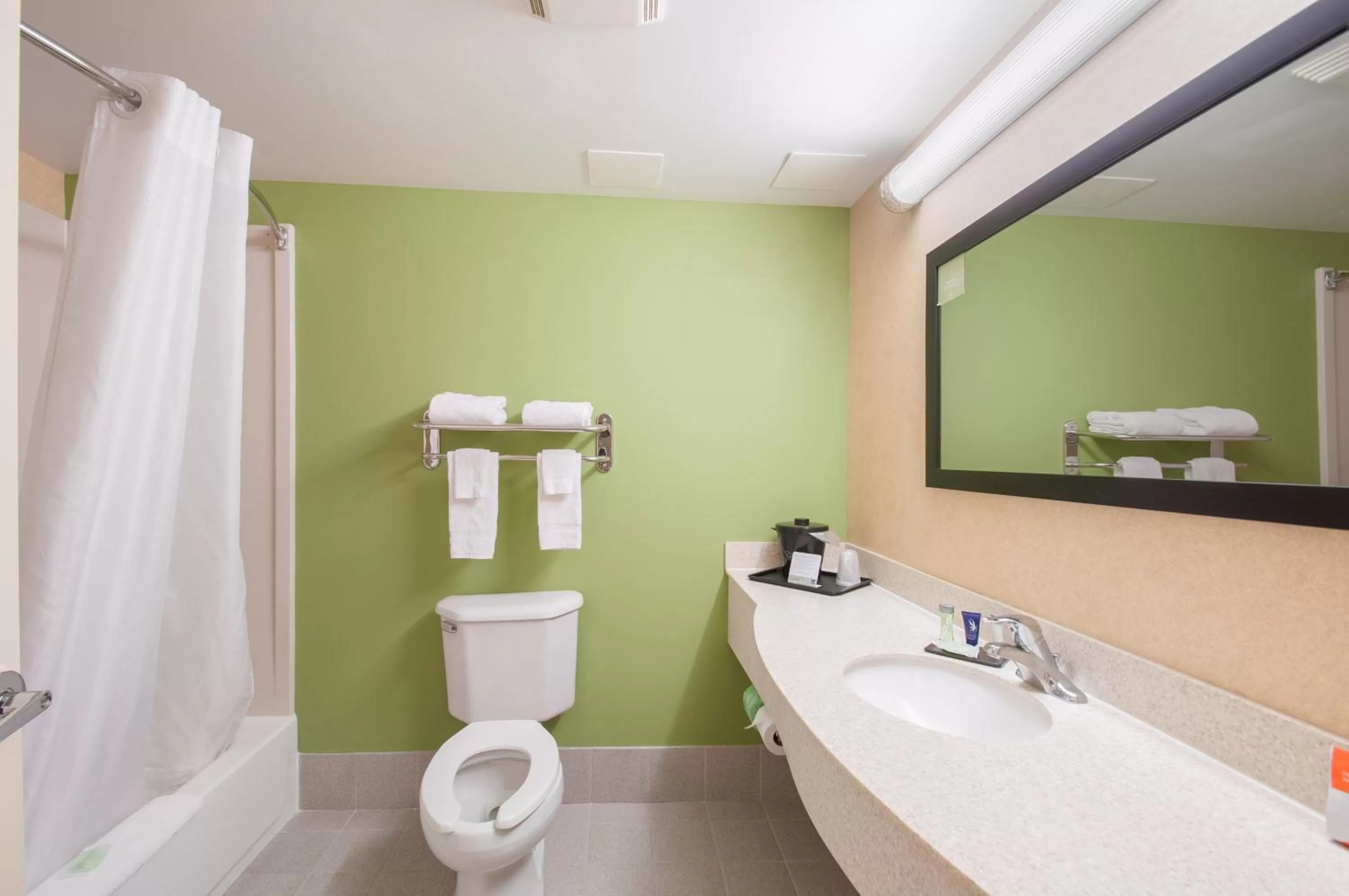 Bathroom in Sleep Inn & Suites Dover University Area