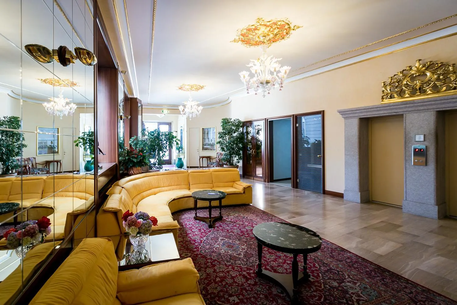 Seating area in Hotel Milan Speranza Au Lac