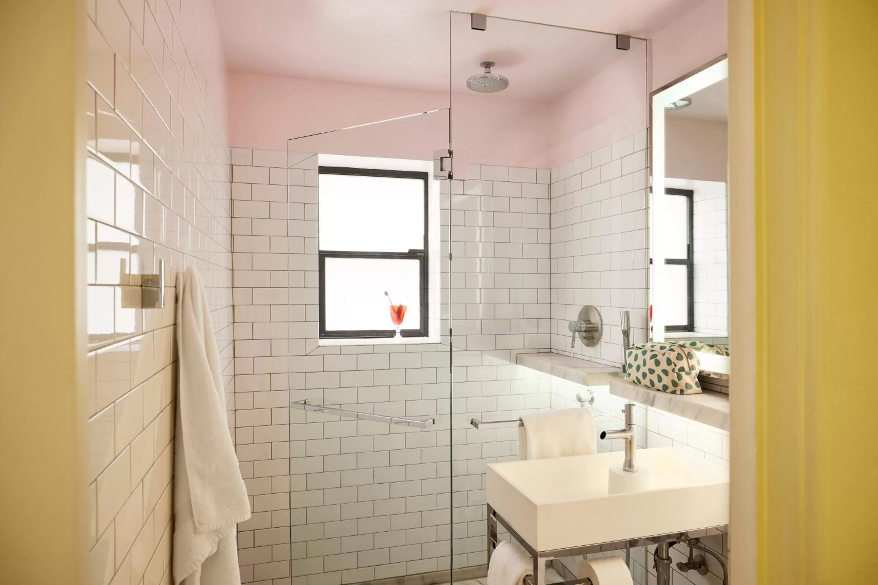 Bathroom in Mama Shelter Los Angeles