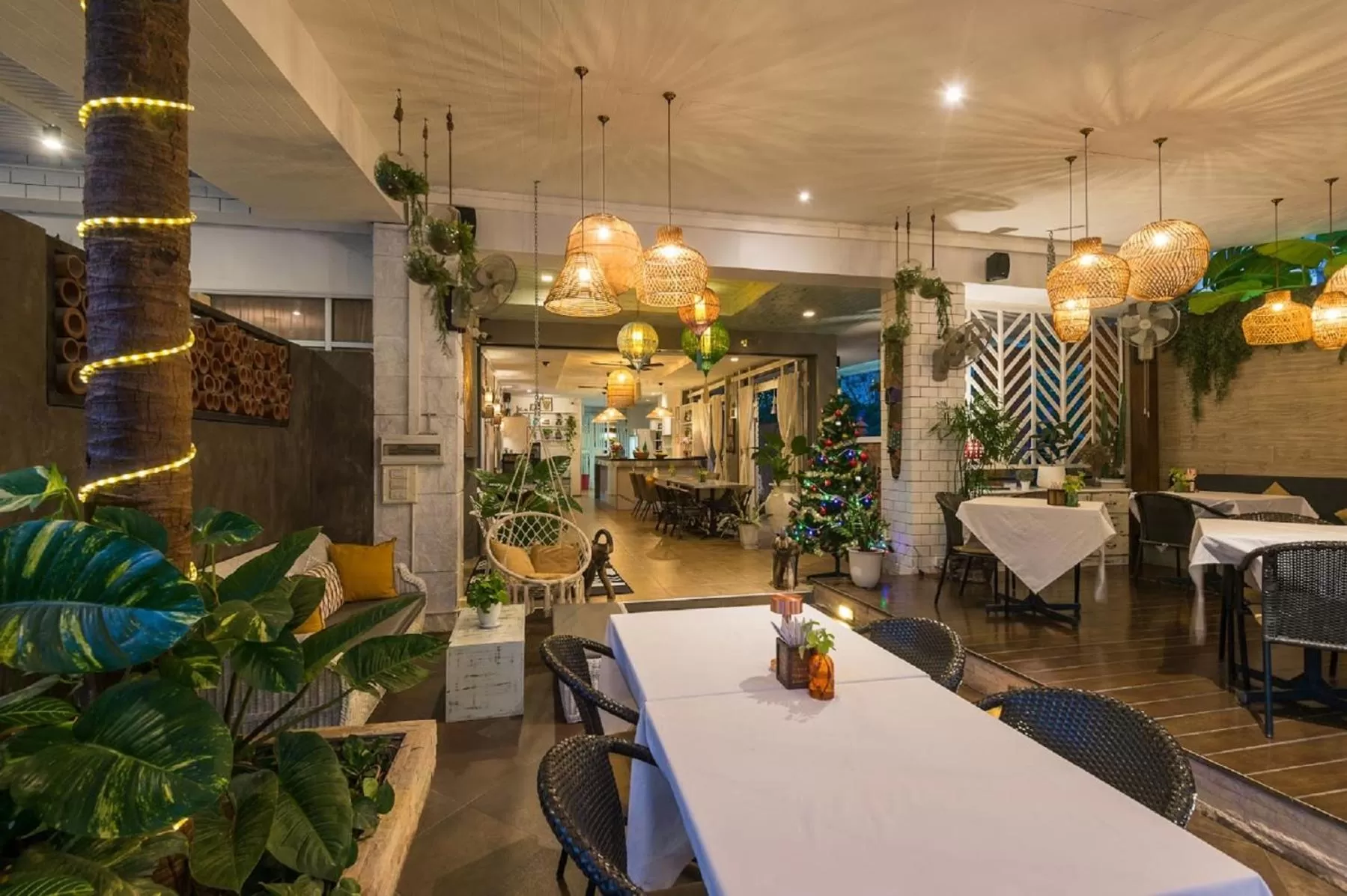 Restaurant/places to eat in Baan Ban Dalay