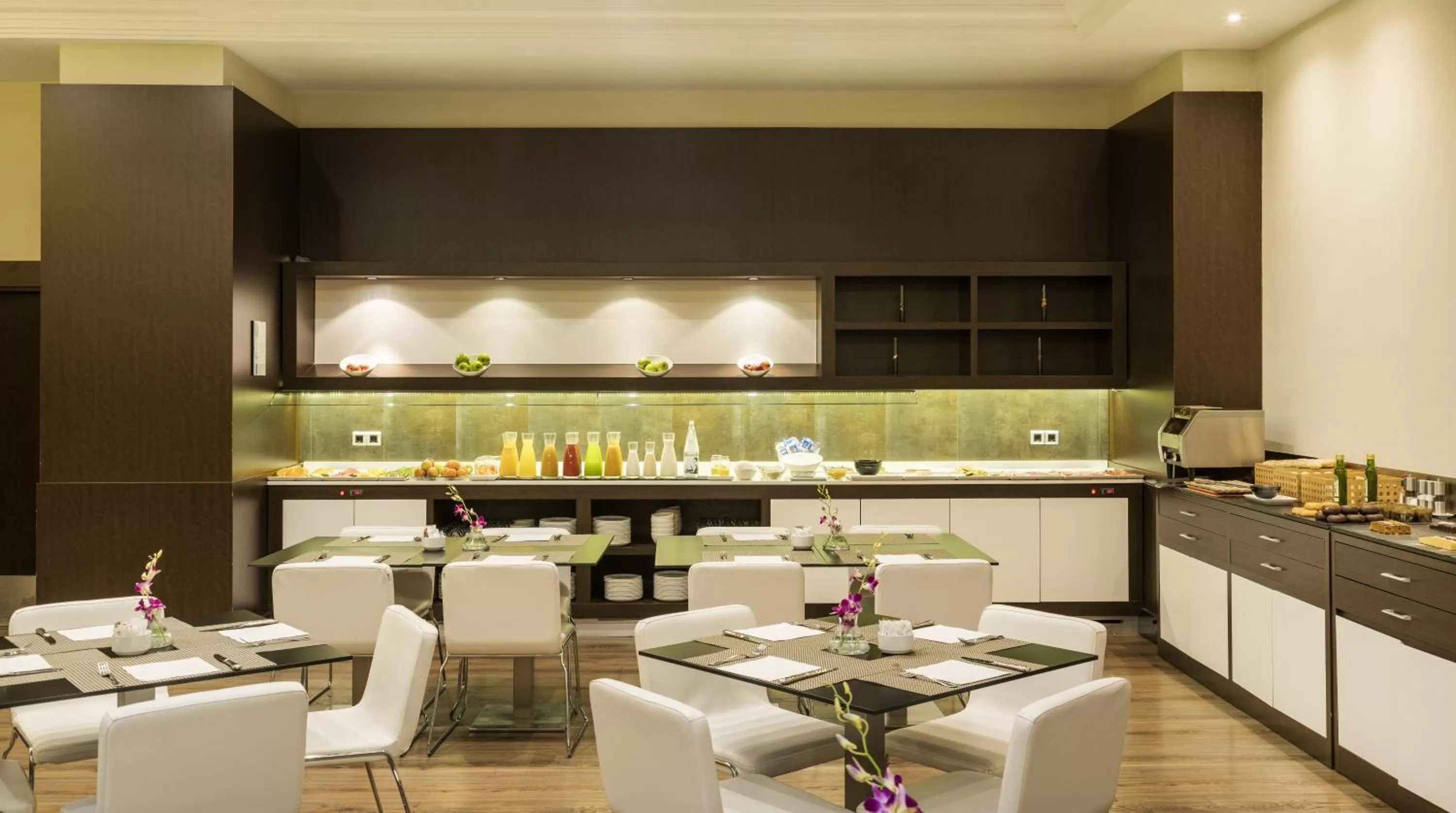 Restaurant/places to eat in Ilunion Suites Madrid
