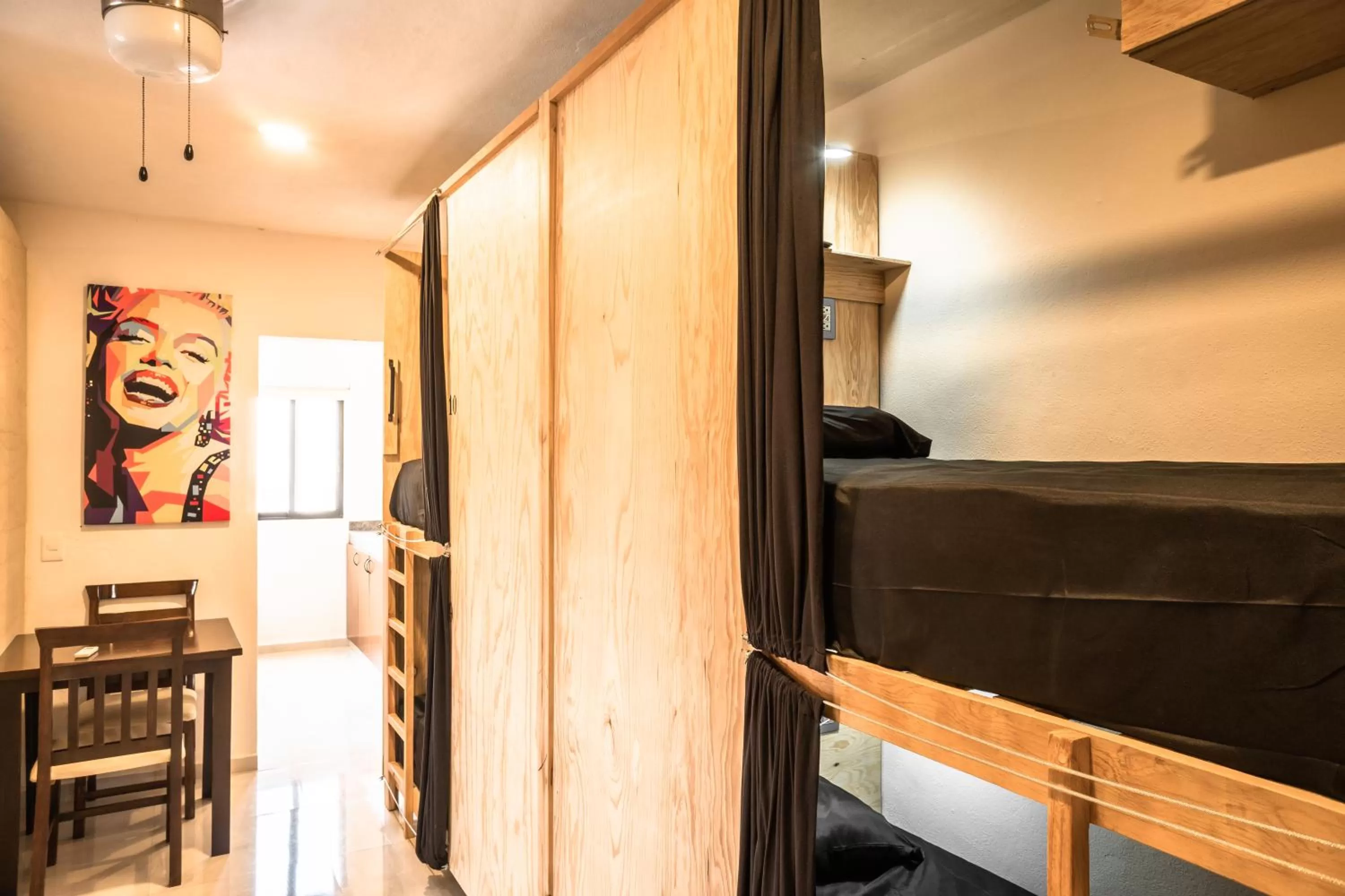 bunk bed in Maui hostel playa del carmen