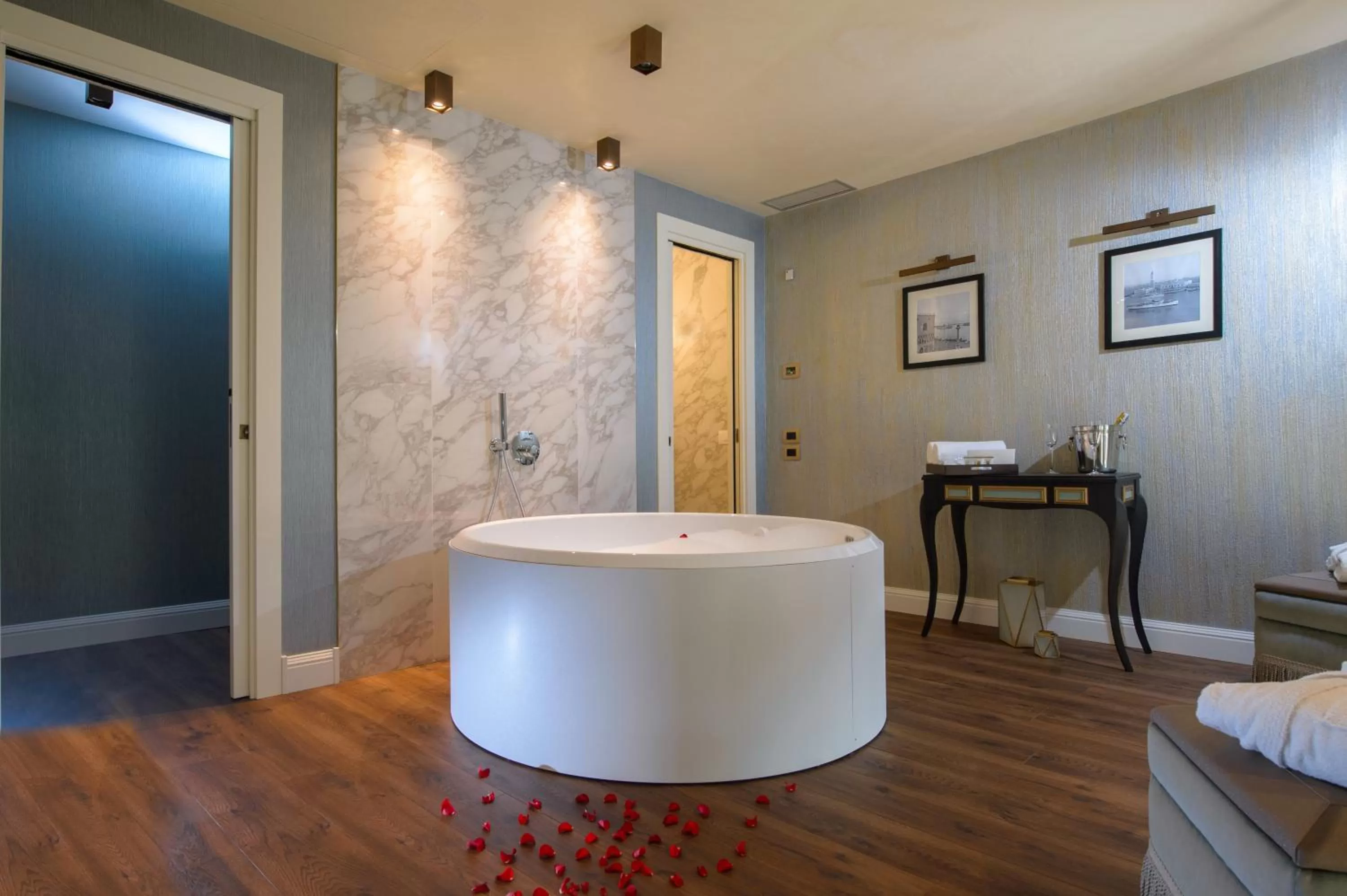 Bath in Palazzo Veneziano - Venice Collection