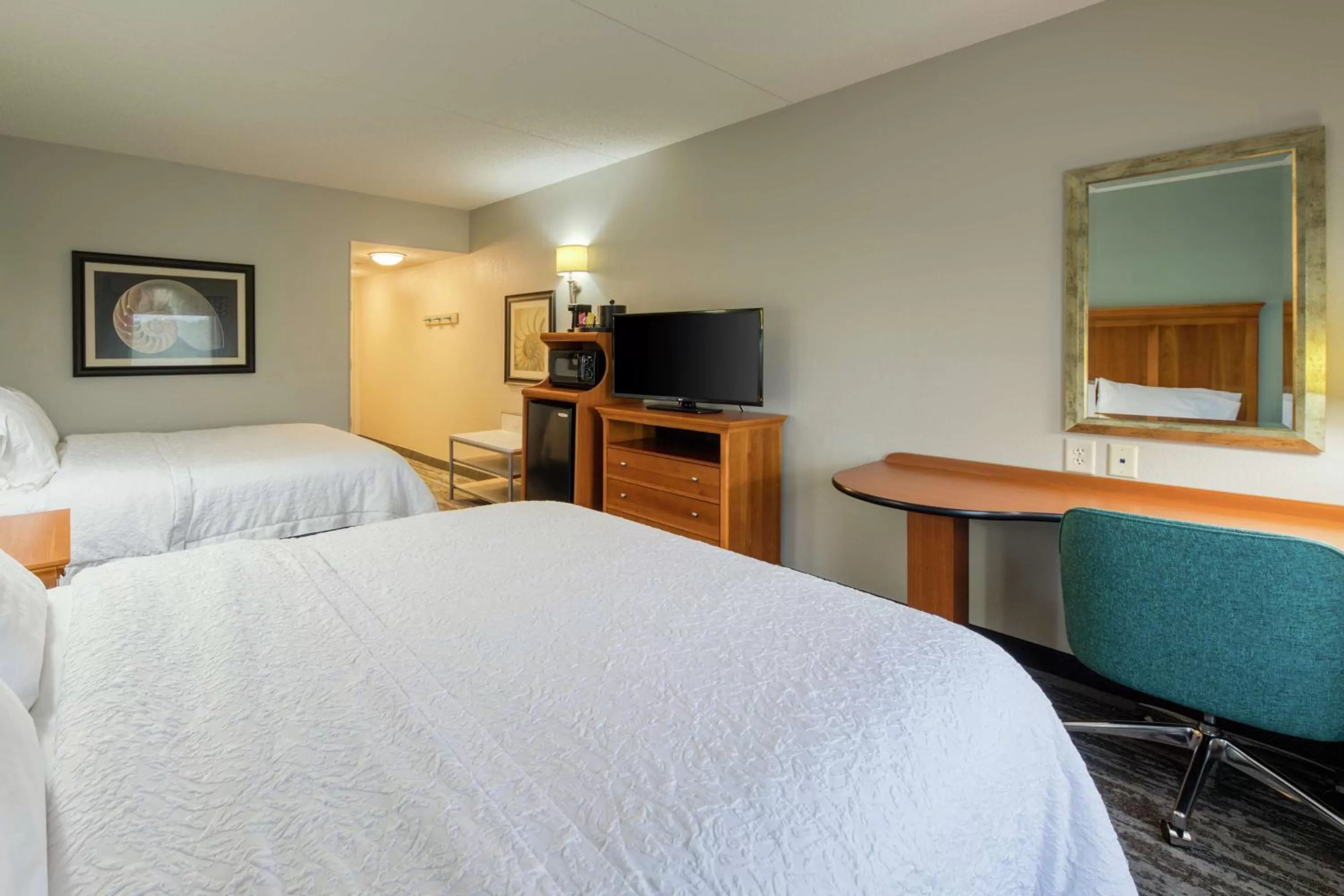 Bedroom, Bed in Hampton Inn Wilmington University Area