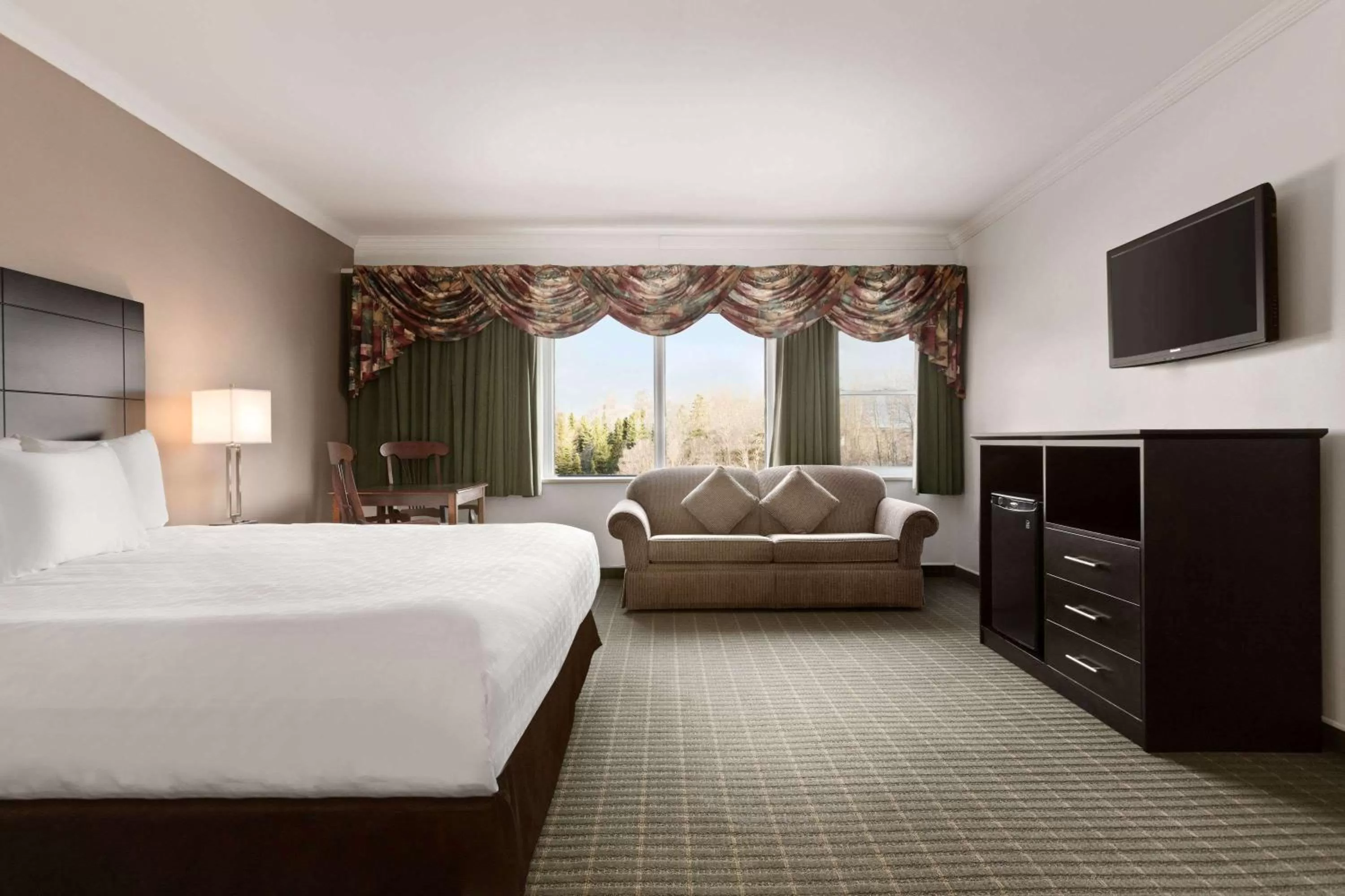 Photo of the whole room, Bed in Travelodge by Wyndham Baie Comeau
