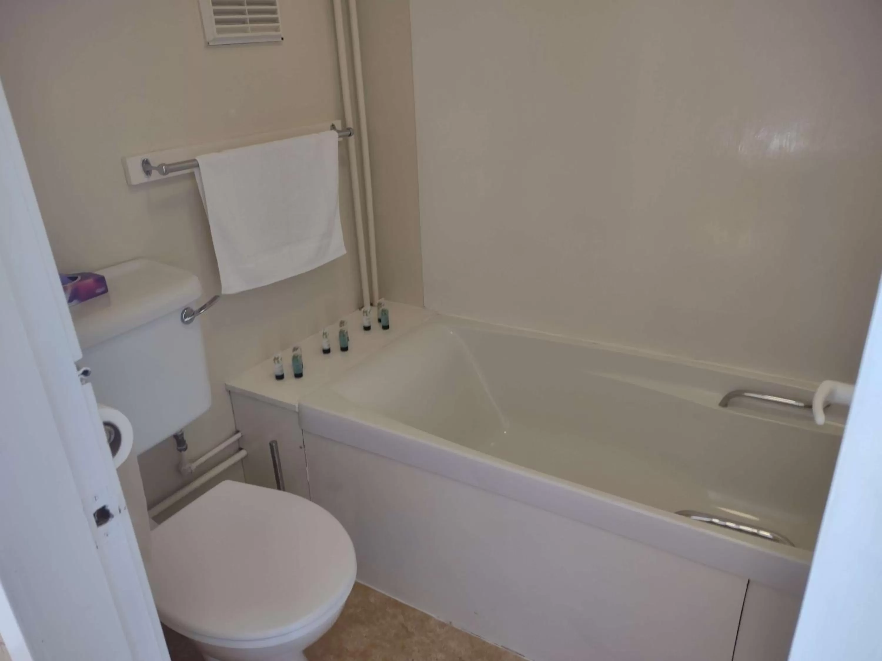 Bathroom in The Stromness Hotel