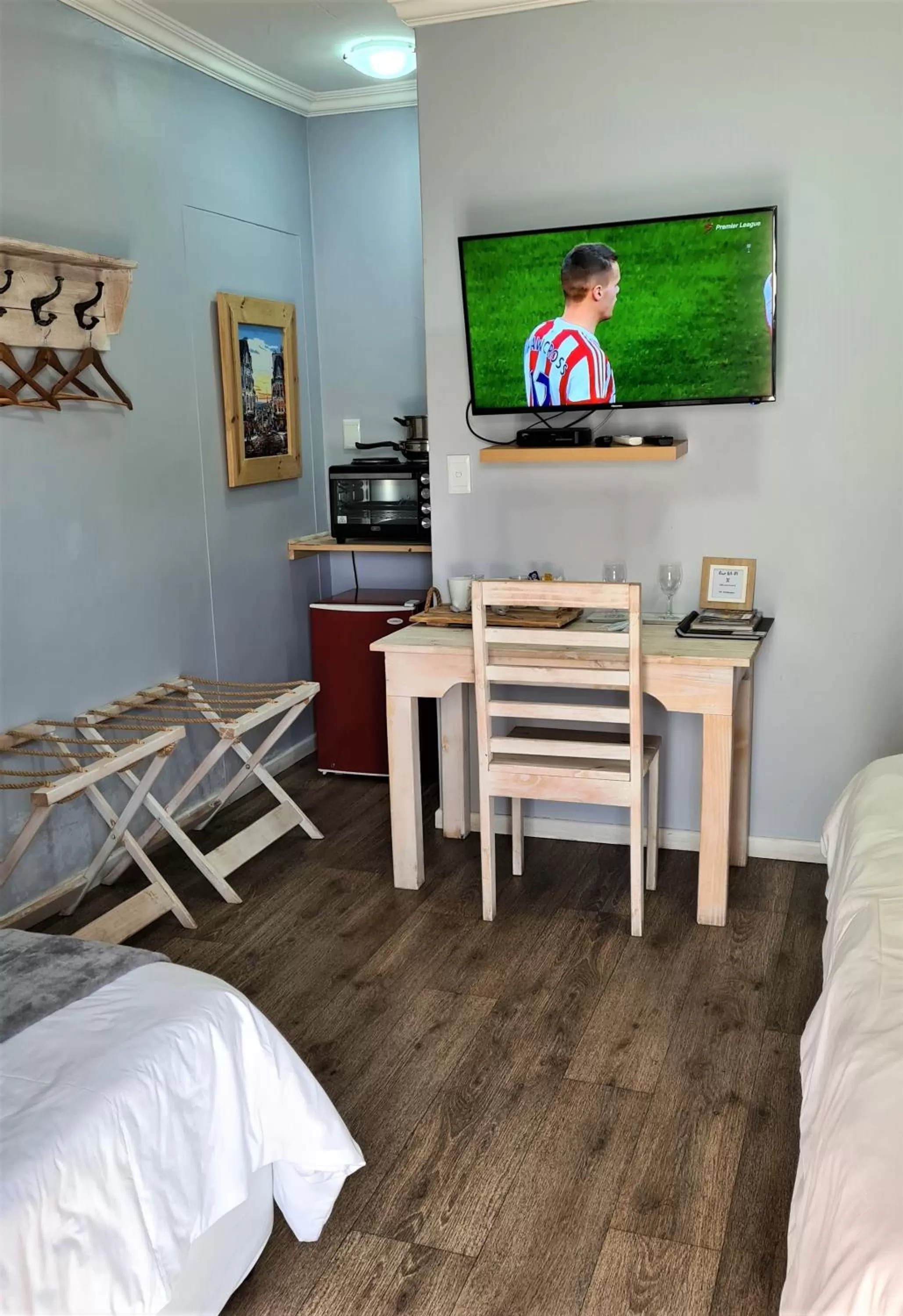 Property building, TV/Entertainment Center in Tiende Laan Bed & Breakfast and Self-Catering