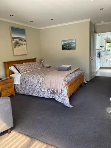 Bed in Cromwell Getaway