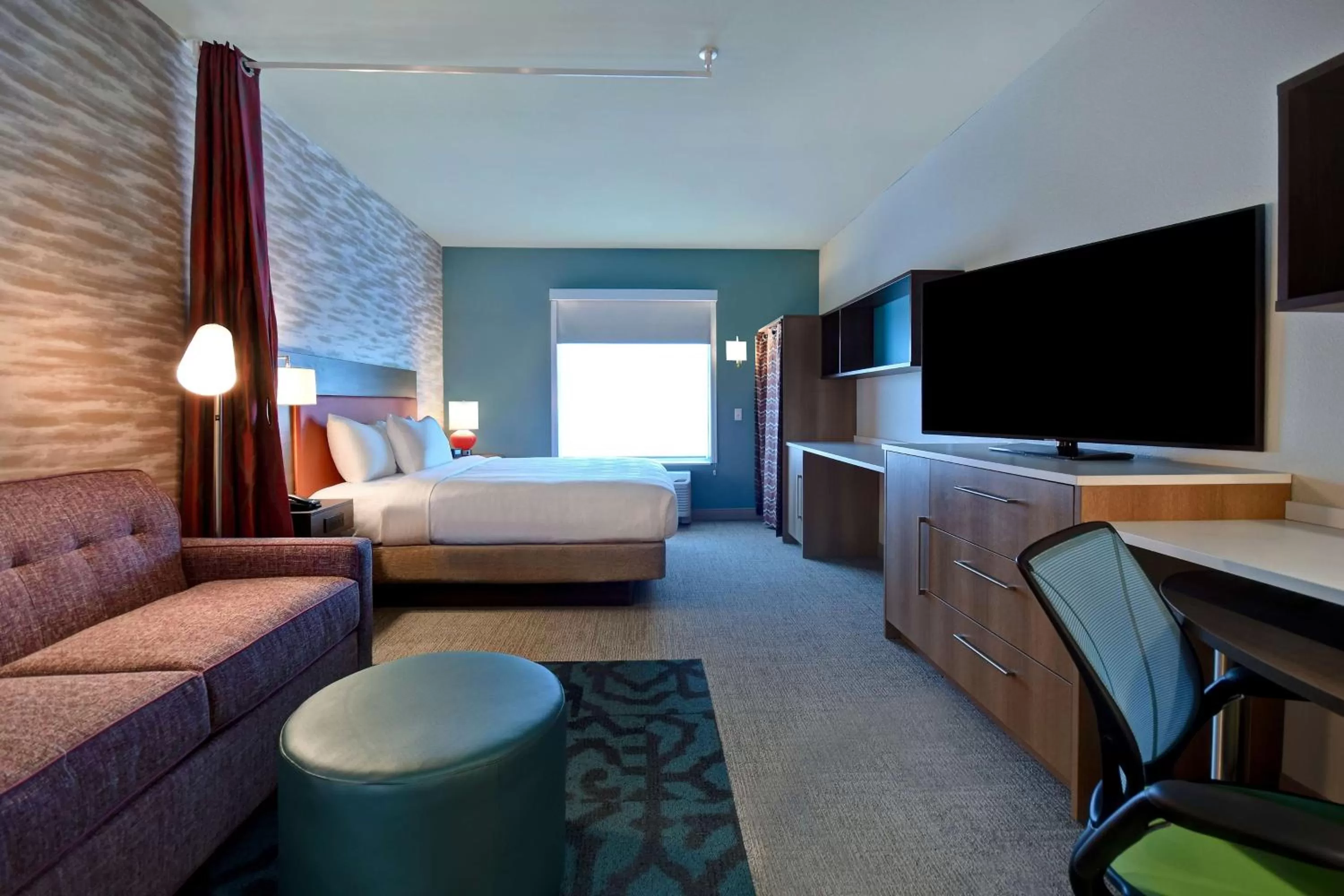 Living room, Bed in Home2 Suites By Hilton Odessa