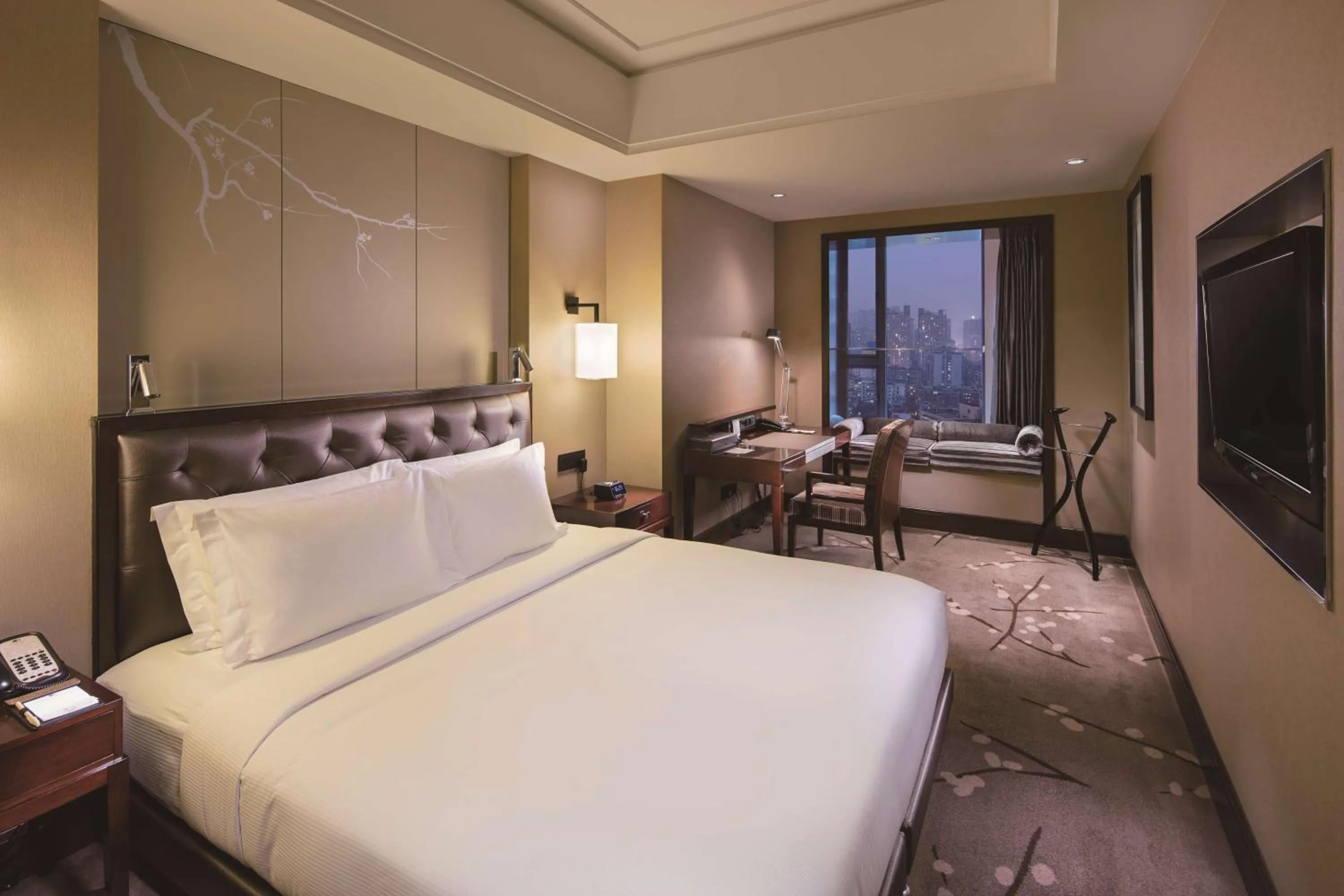 Bedroom, Bed in DoubleTree by Hilton Chongqing - Guanyinqiao railway station