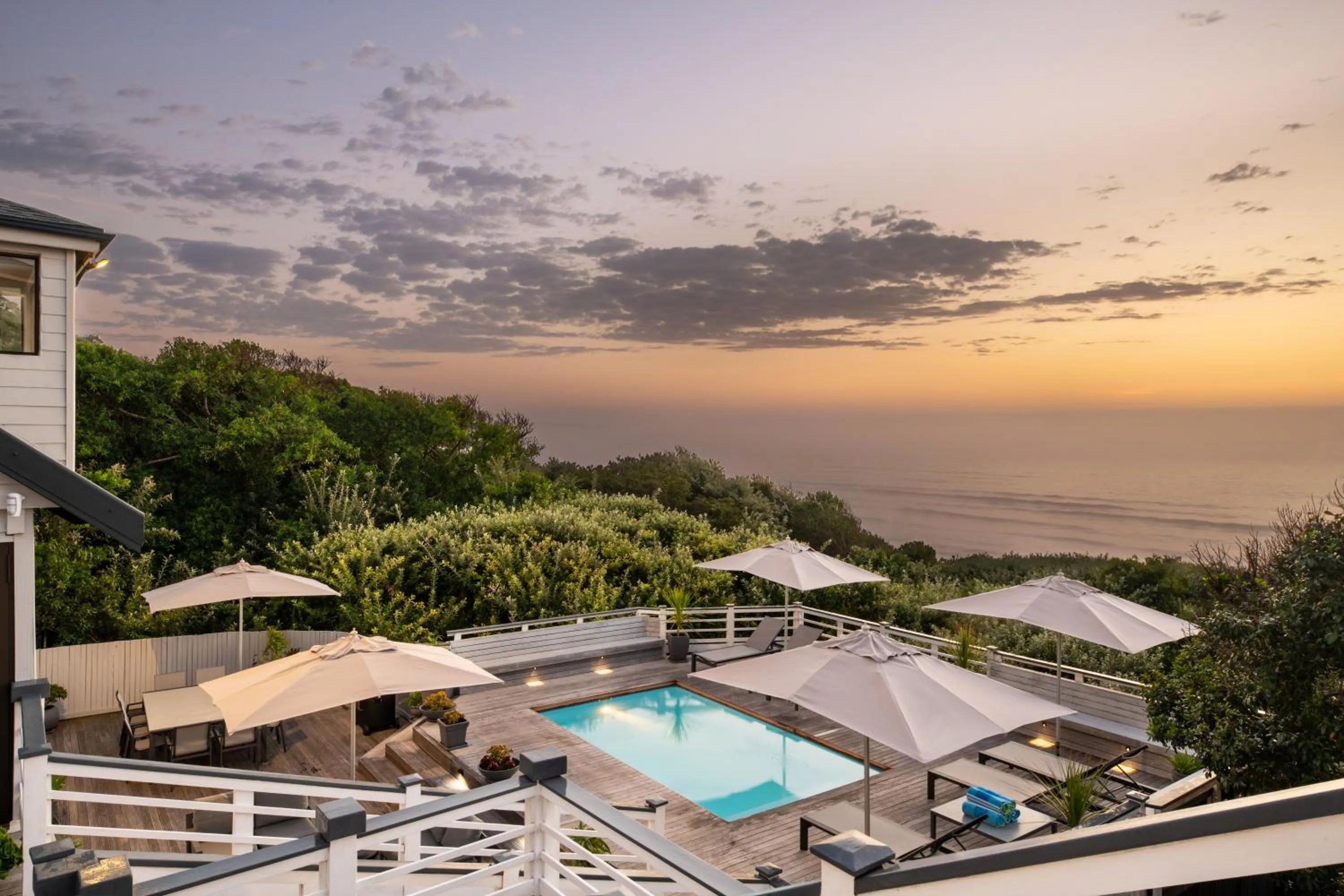 Swimming pool in Prana Lodge