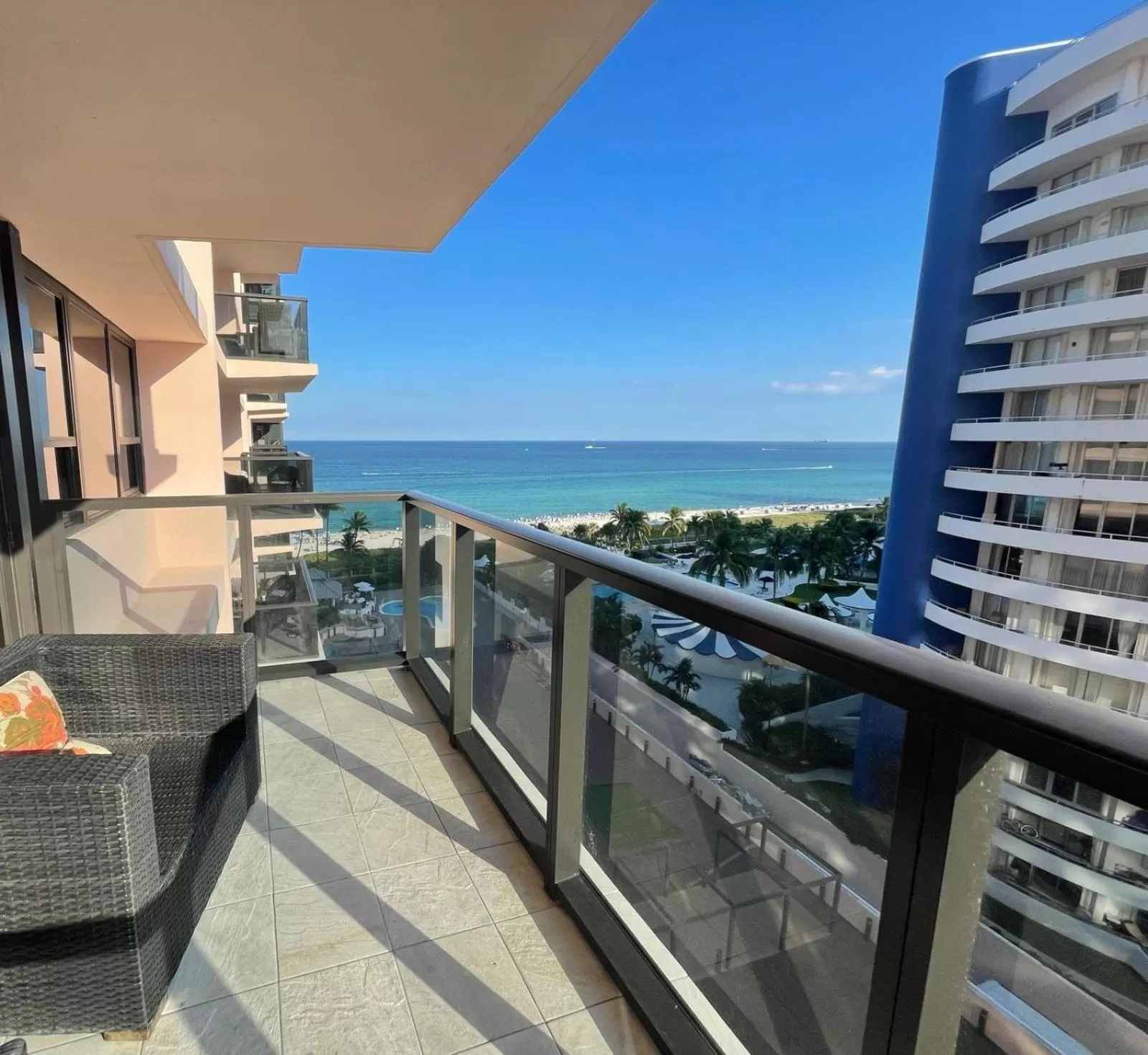 Property building, Balcony/Terrace in The Alexander Beach Residences