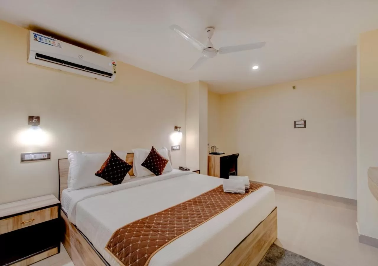 Photo of the whole room, Bed in Hotel Sai Rain Tree