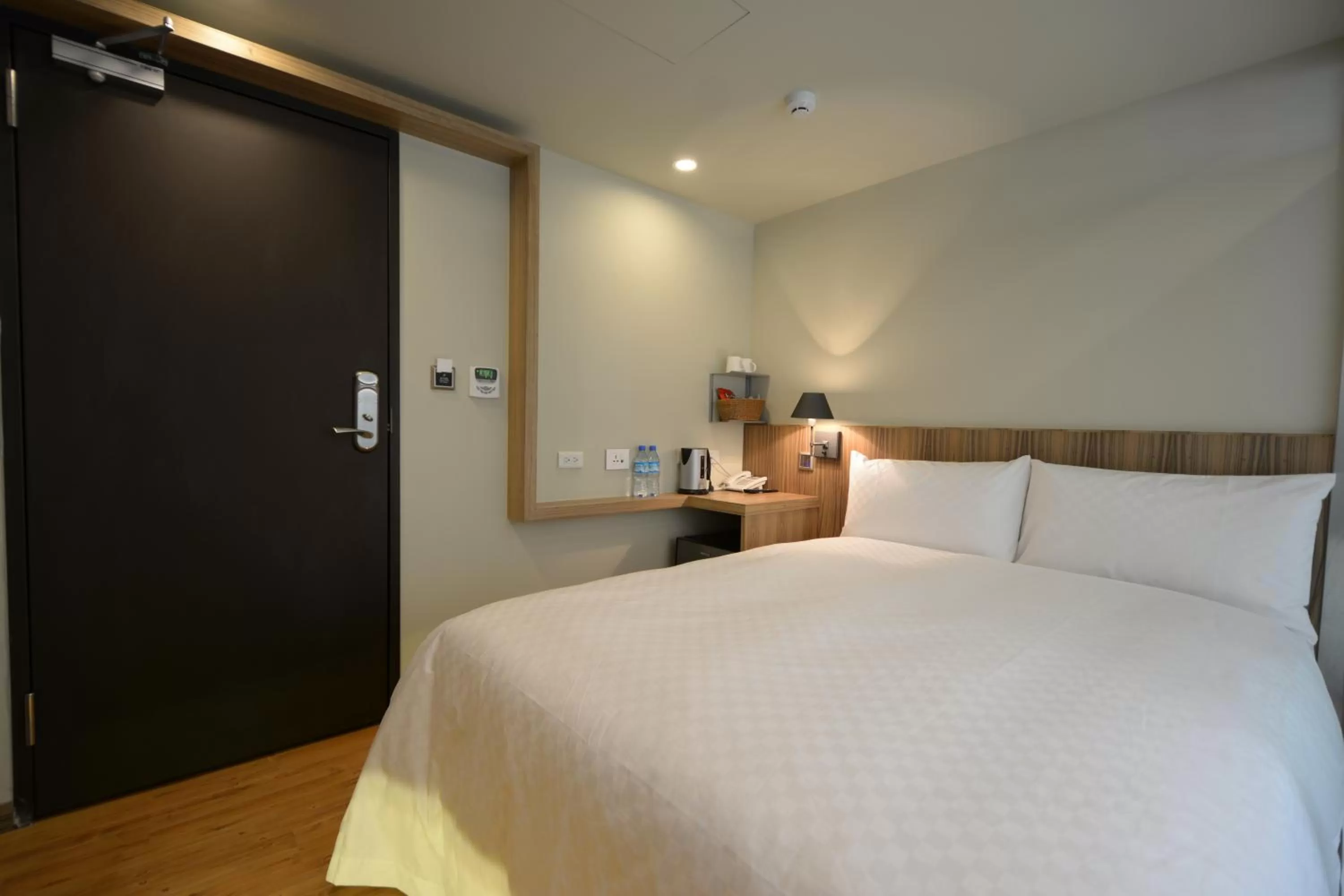 Photo of the whole room, Bed in Smile Inn - Taipei Main Station