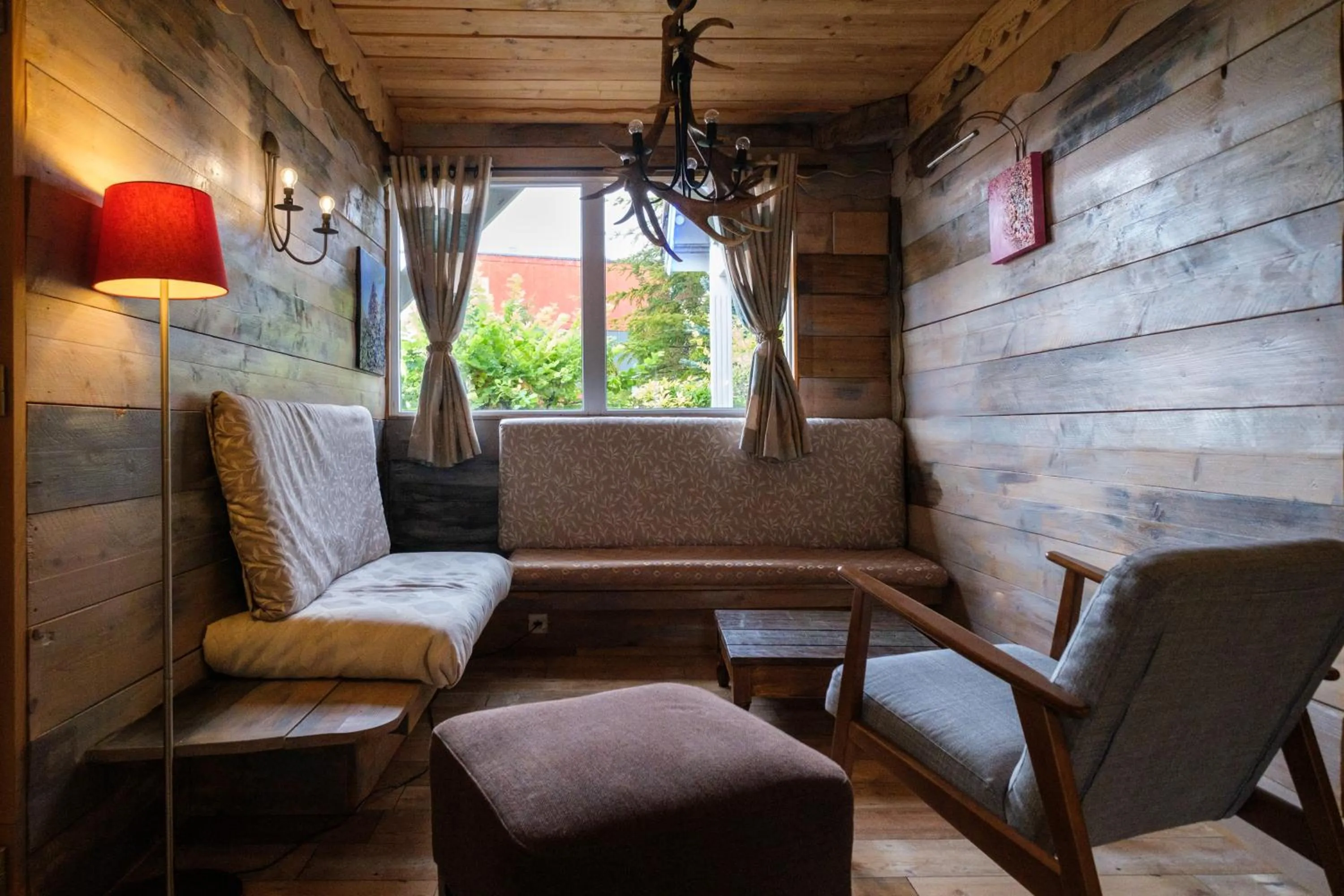 Living room in Cit'Hotel Le Montreal