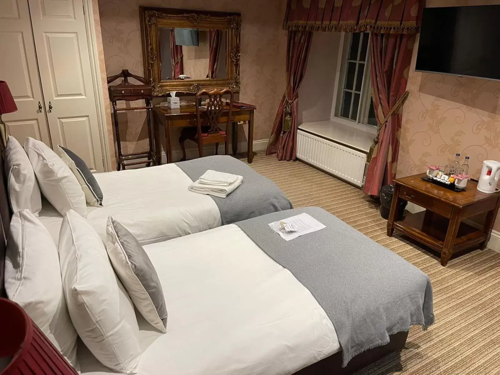 Classic Twin Room - Non-Smoking in The George - Sure Hotel Collection by Best Western Classic Twin Room - Non-Smoking in The George - Sure Hotel Collection by Best Western