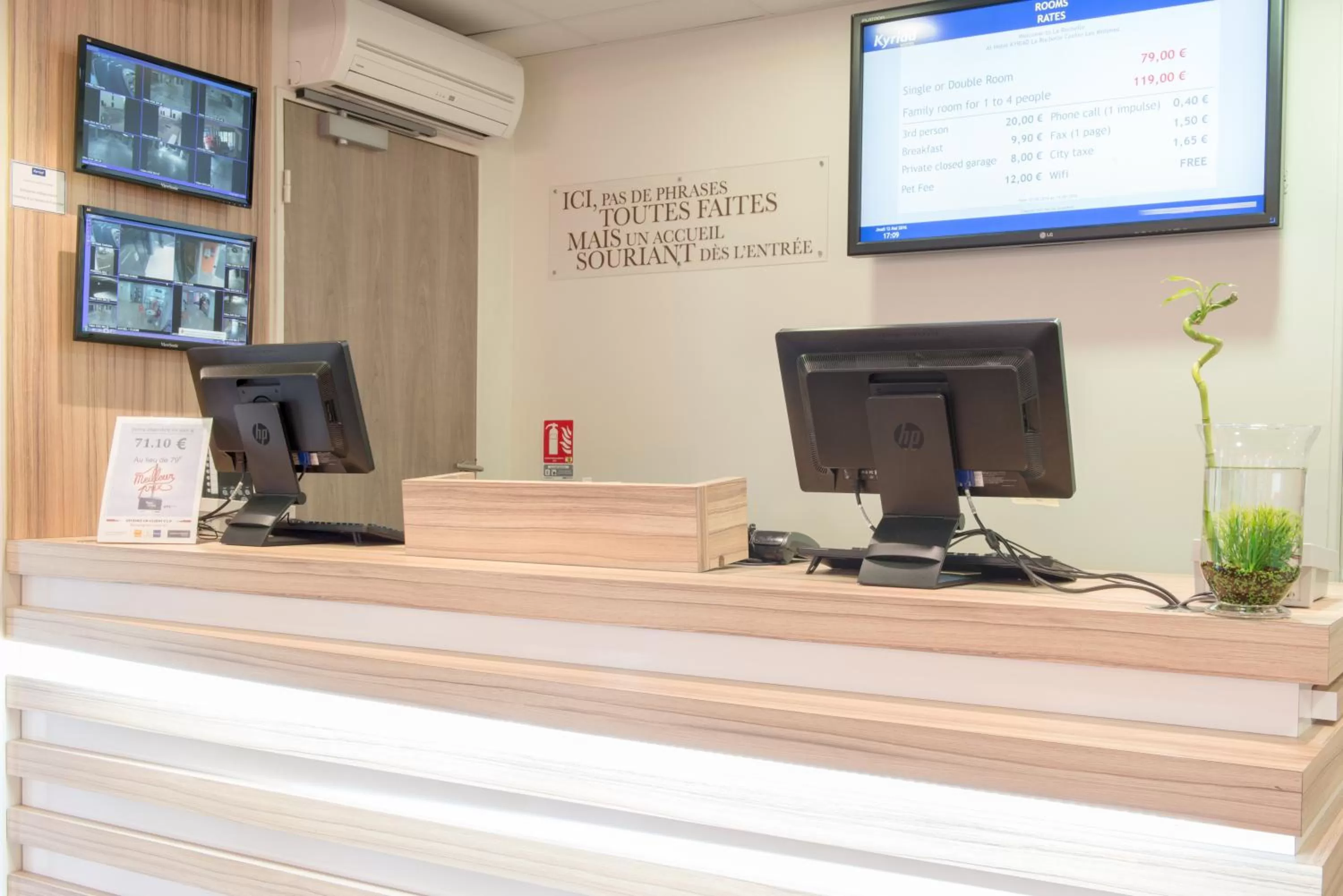 Business facilities in Hôtel Confort La Rochelle Centre les Minimes