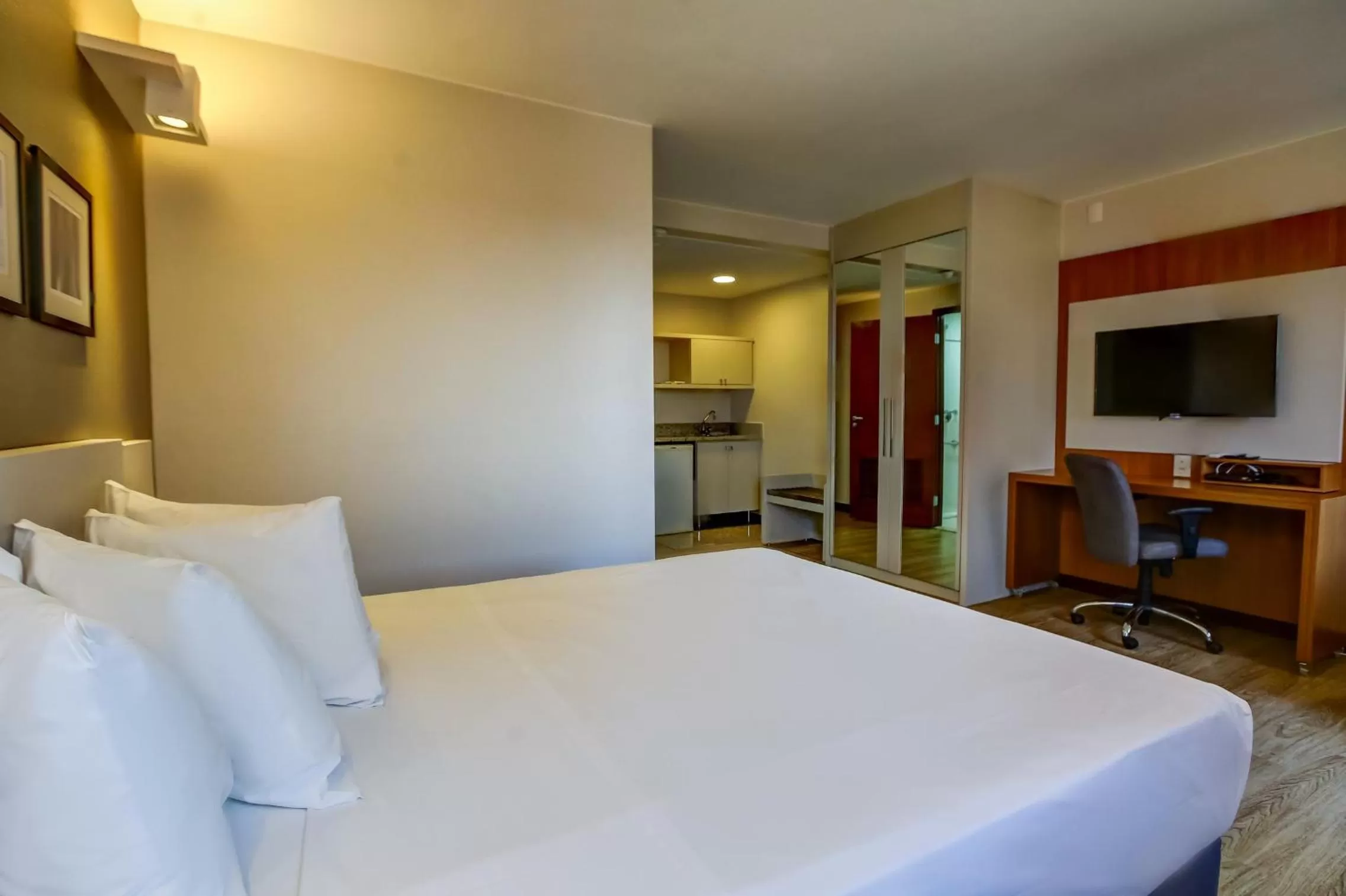 Bedroom, Bed in Comfort Suites Brasília