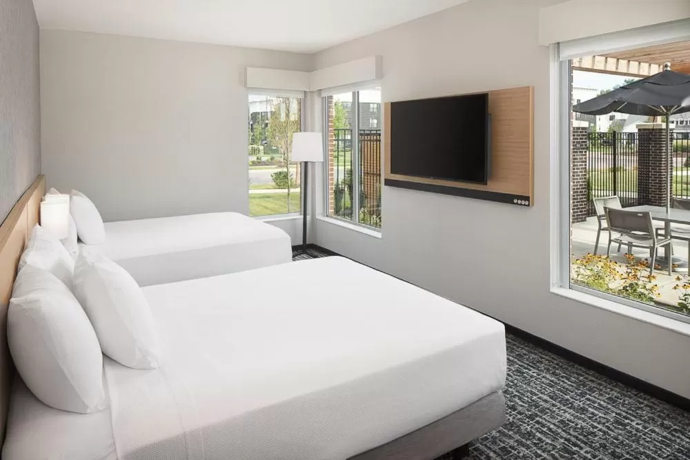 Suite with Two Queen Beds and Roll-In Shower - Disability Access in Hyatt Place Murfreesboro
