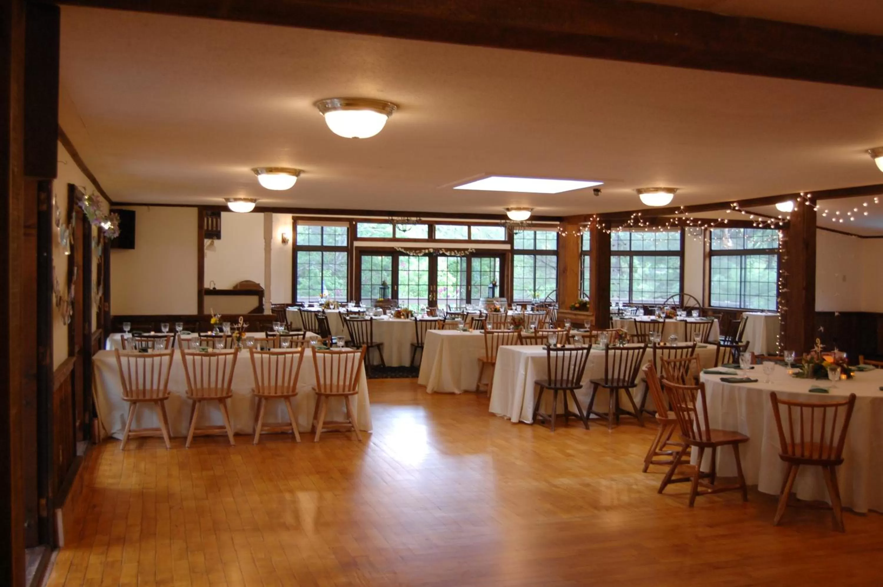 Restaurant/places to eat in Summit Lodge