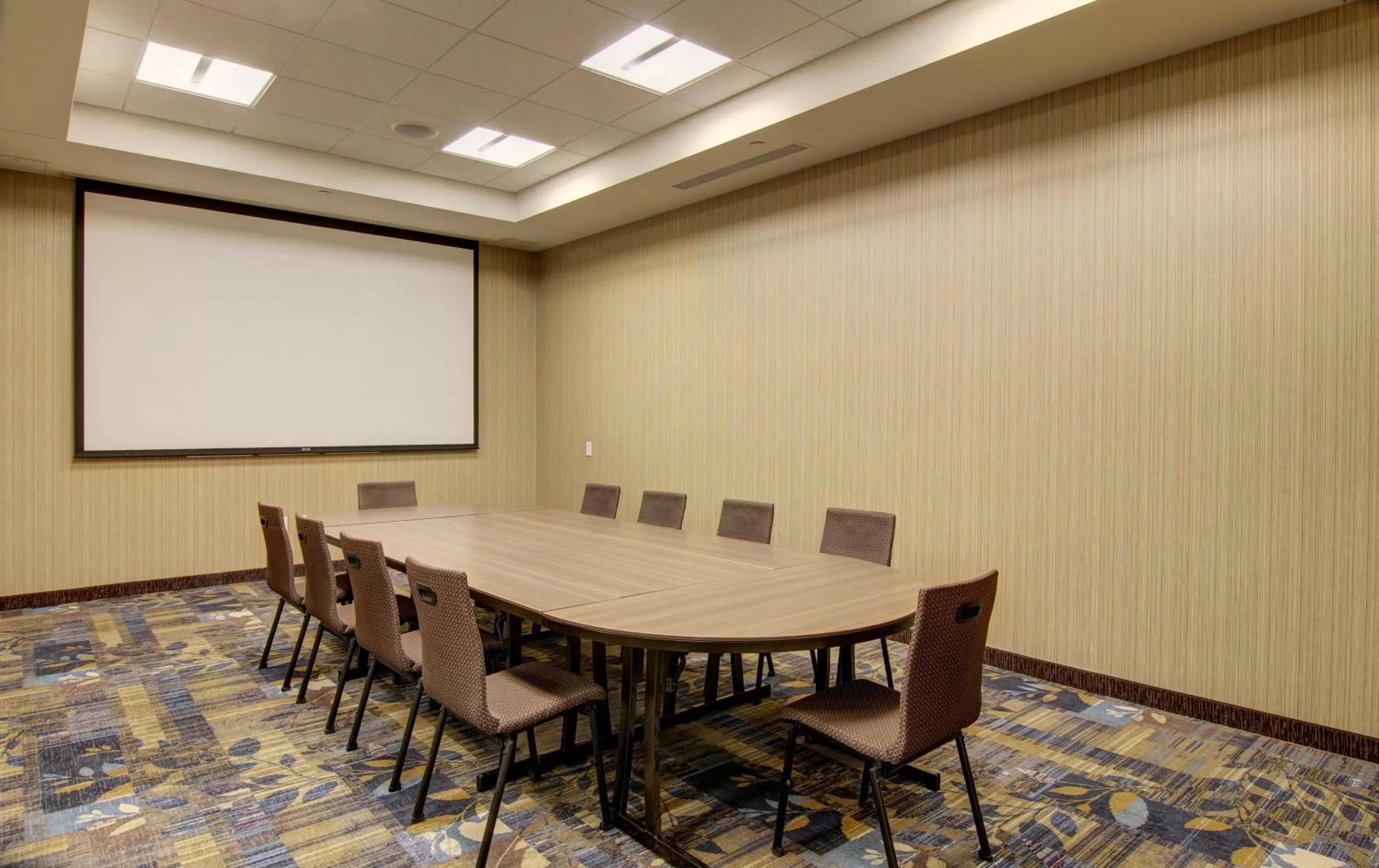 Meeting/conference room in Holiday Inn Express Fargo SW I94 Medical Center, an IHG Hotel