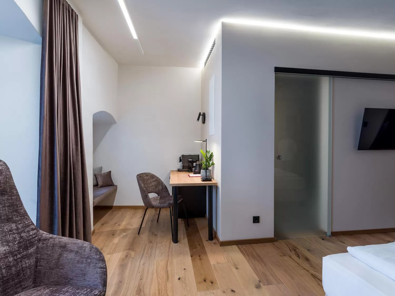 Seating area, Bed in Platzhirsch Kufstein