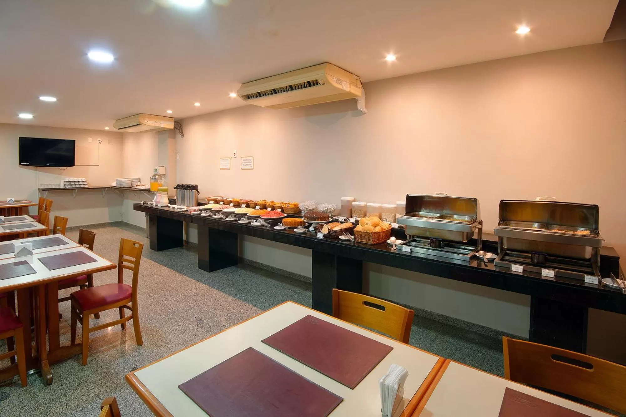 Restaurant/places to eat in Fênix Hotel Campinas