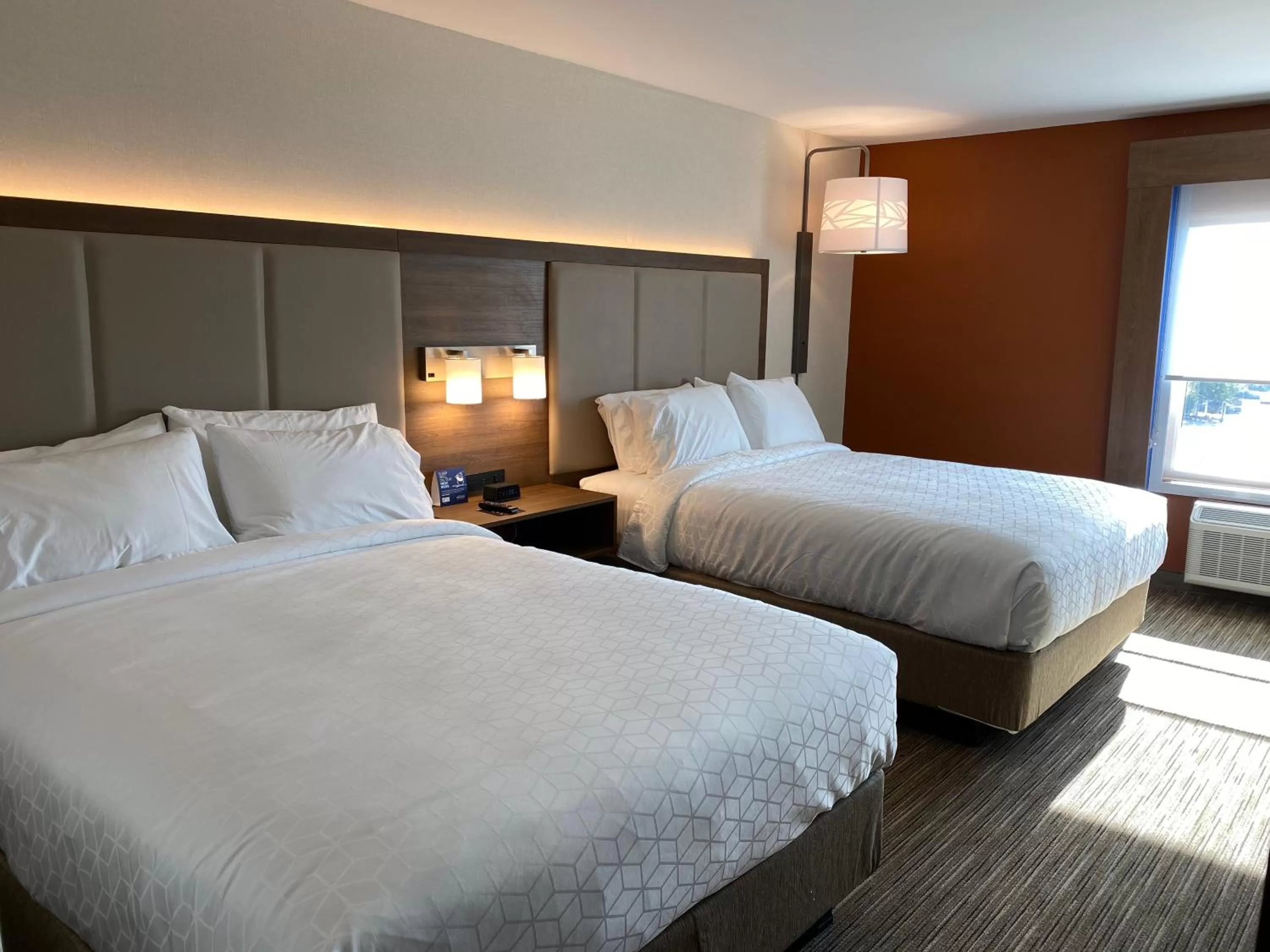 Photo of the whole room, Bed in Holiday Inn Express & Suites Chatsworth by IHG