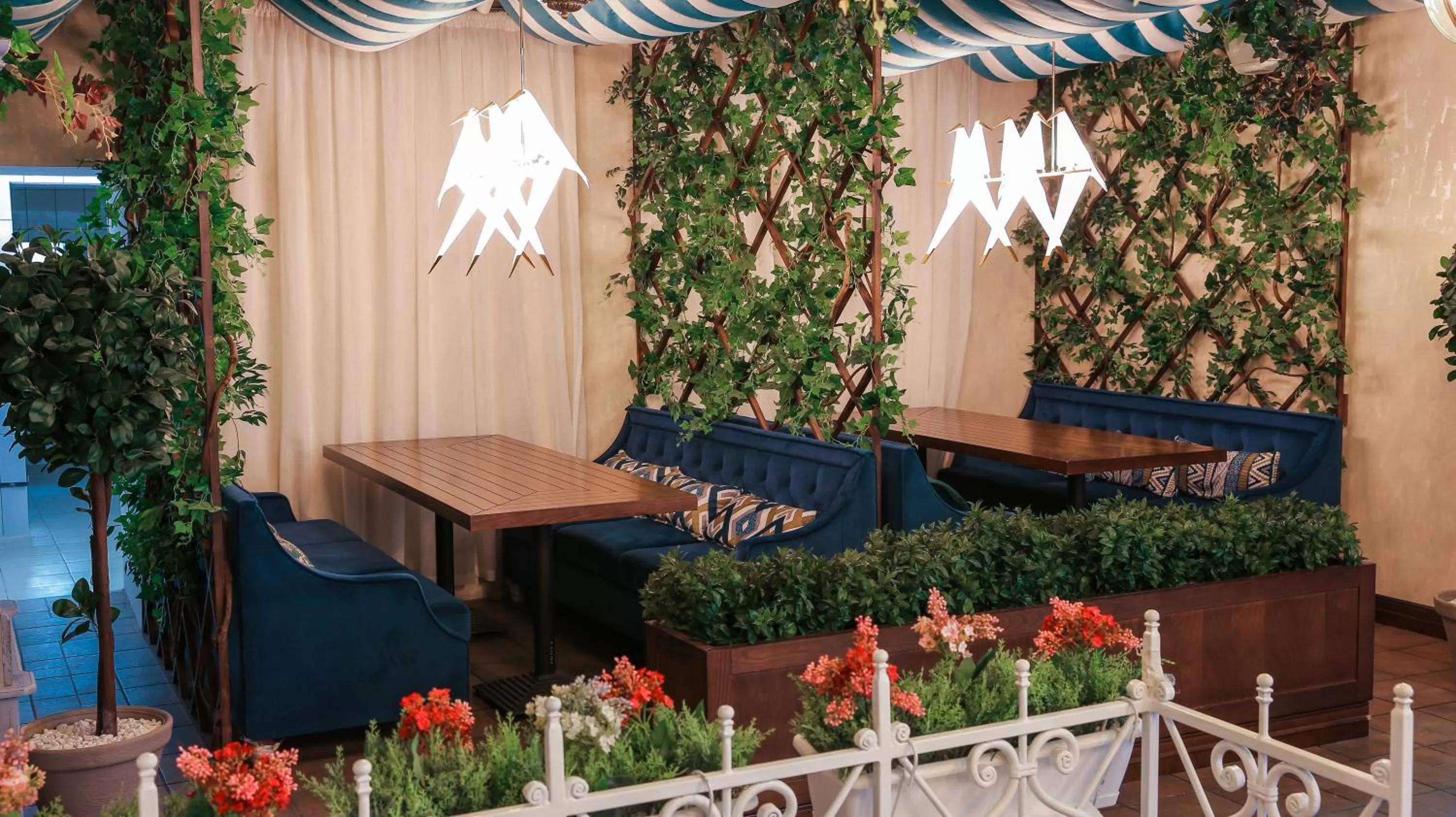 Restaurant/places to eat in 7 Boutique Hotel