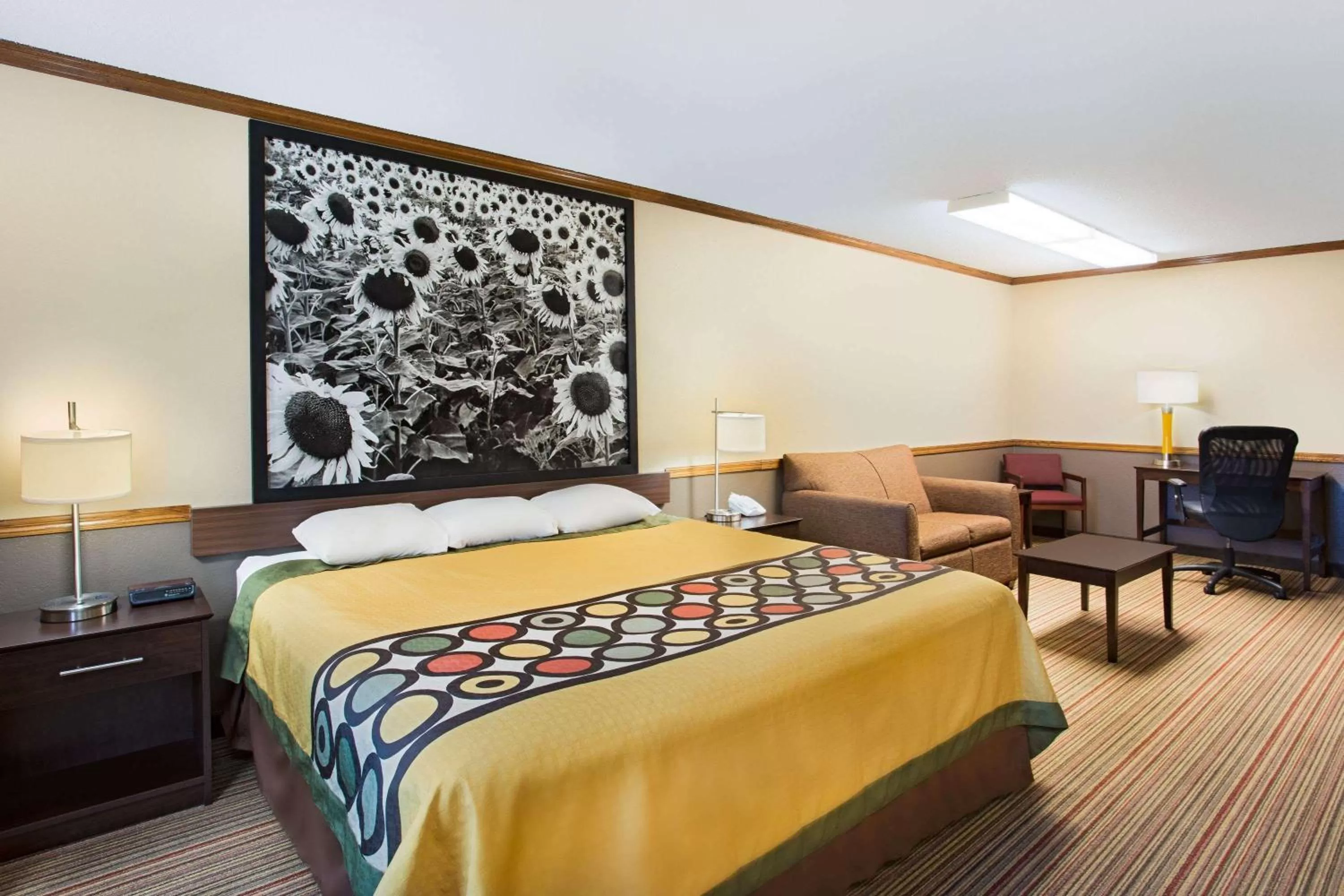 Photo of the whole room, Bed in Super 8 by Wyndham New Hampton