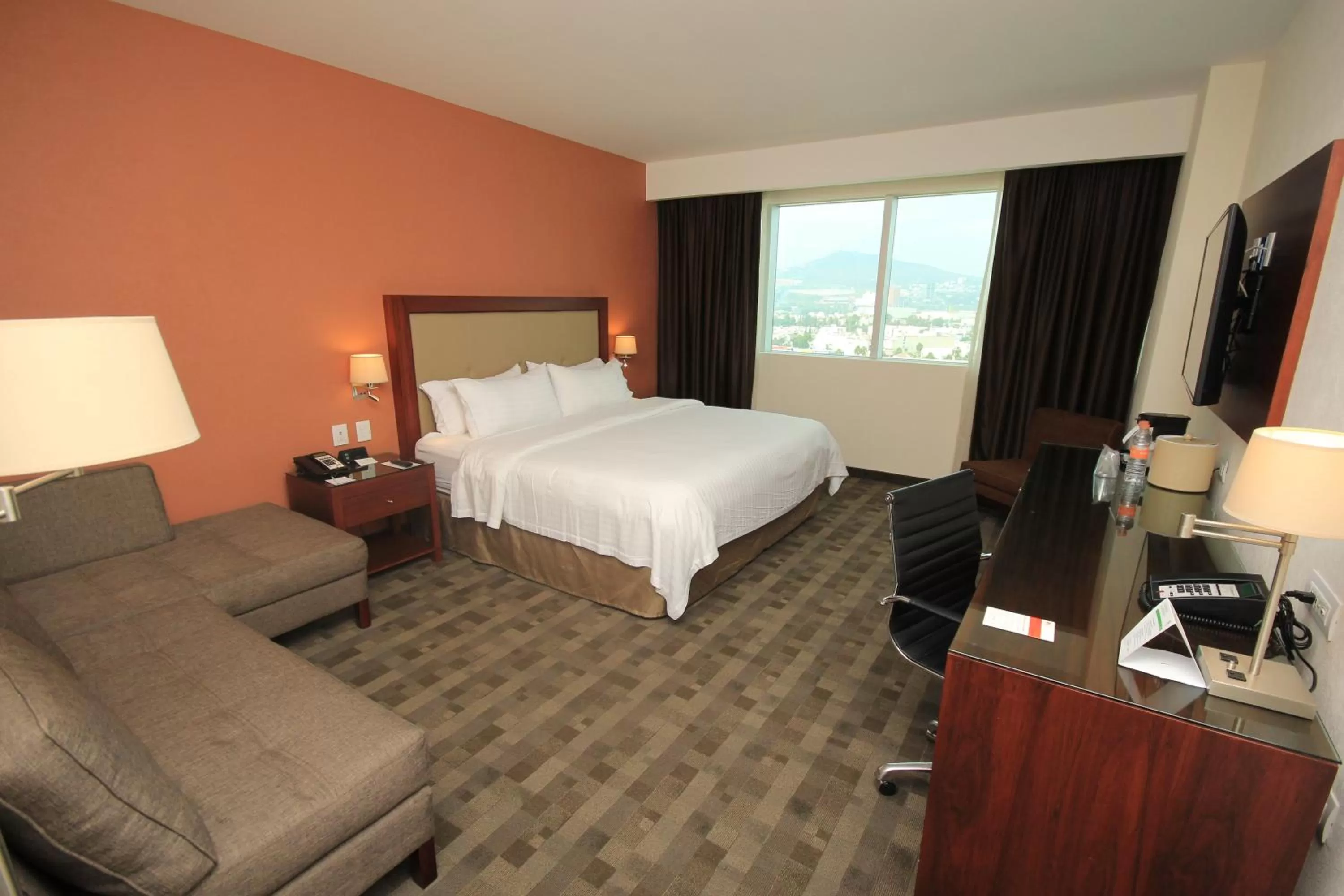 Photo of the whole room, Bed in Holiday Inn & Suites Plaza Mayor by IHG