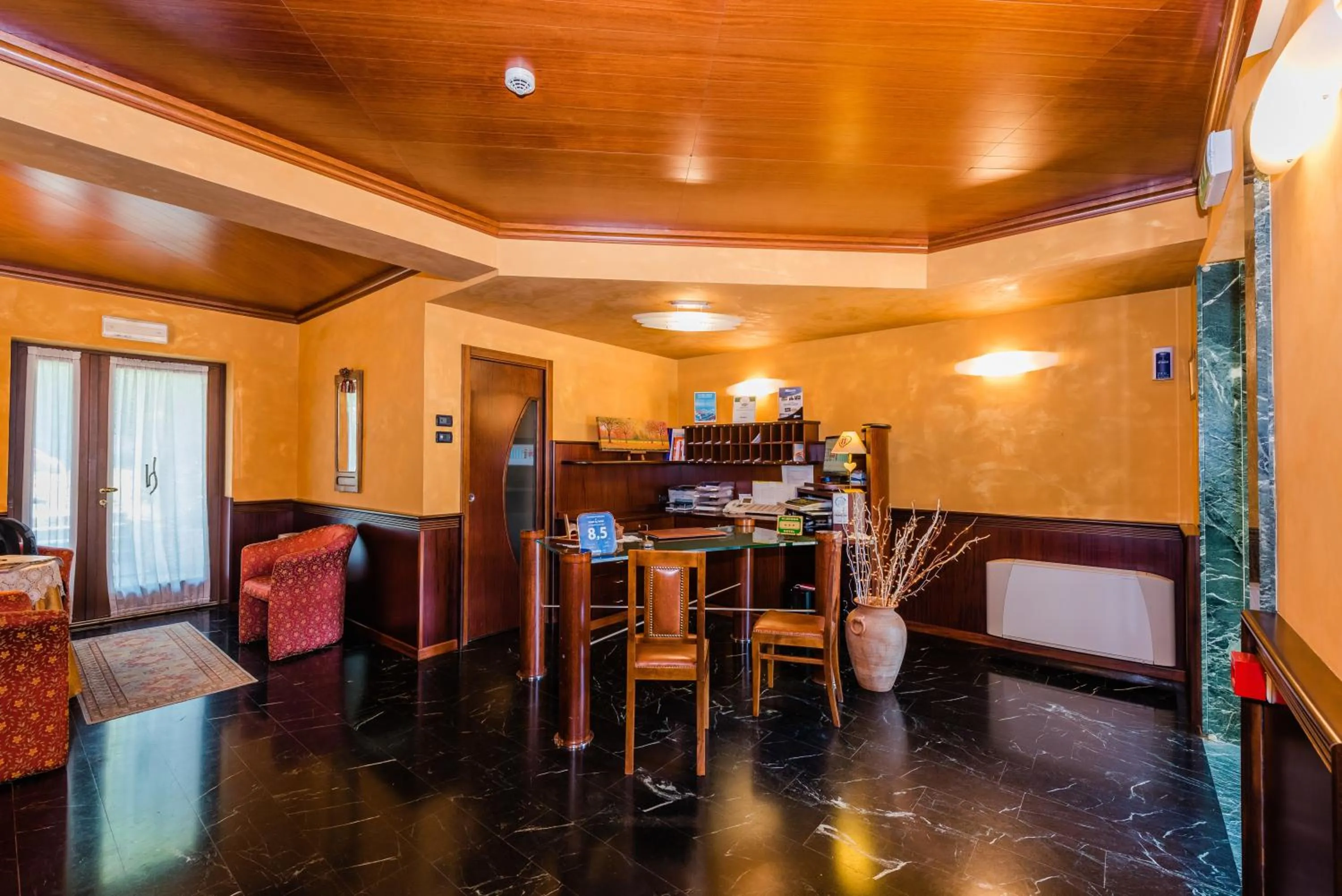 Lobby or reception in Hotel Au Soleil