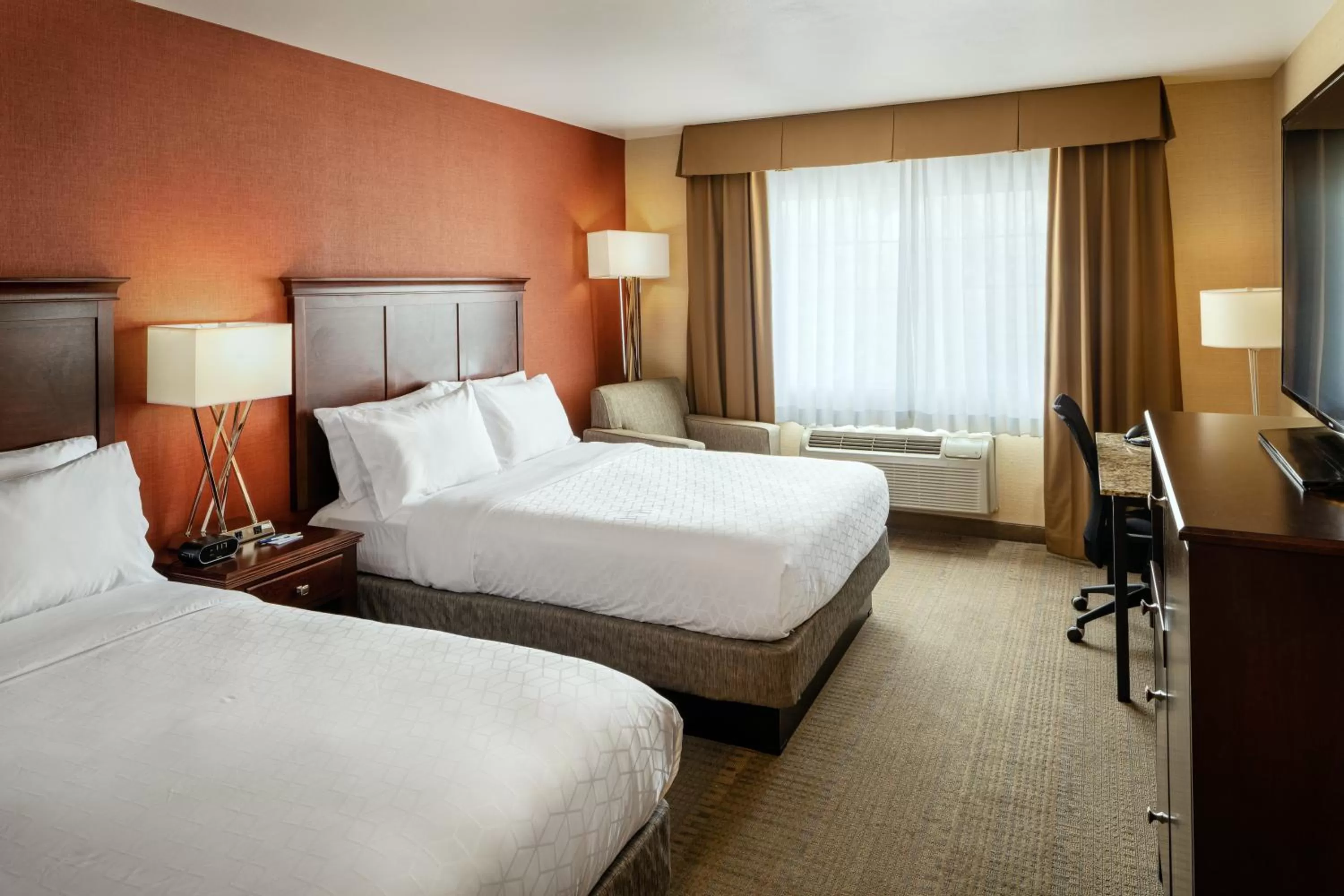 Queen Room with Two Queen Beds and Bath Tub - Disability Access/Non-Smoking  in Hampton Inn Pullman