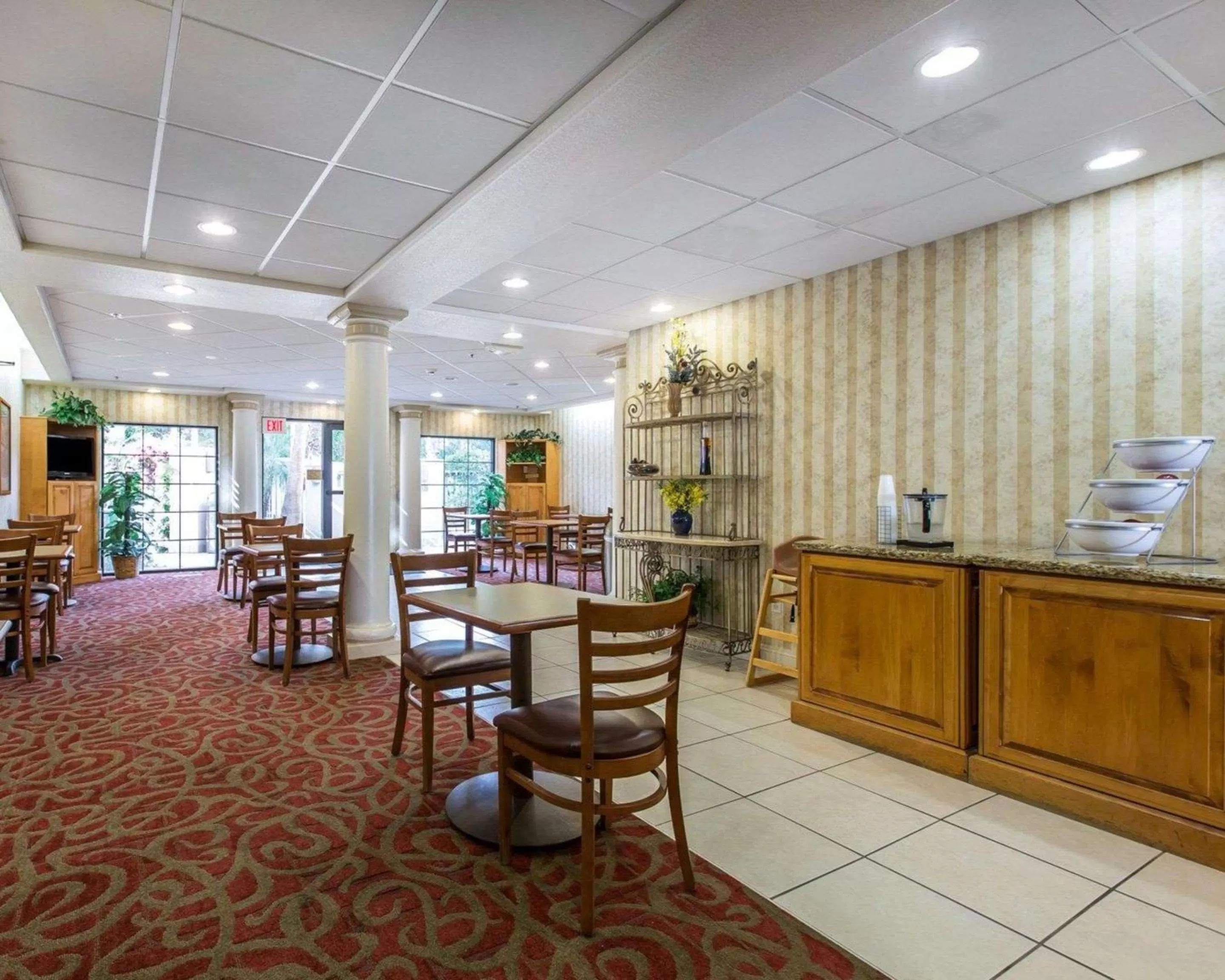 Restaurant/places to eat in Comfort Suites Palm Desert I-10