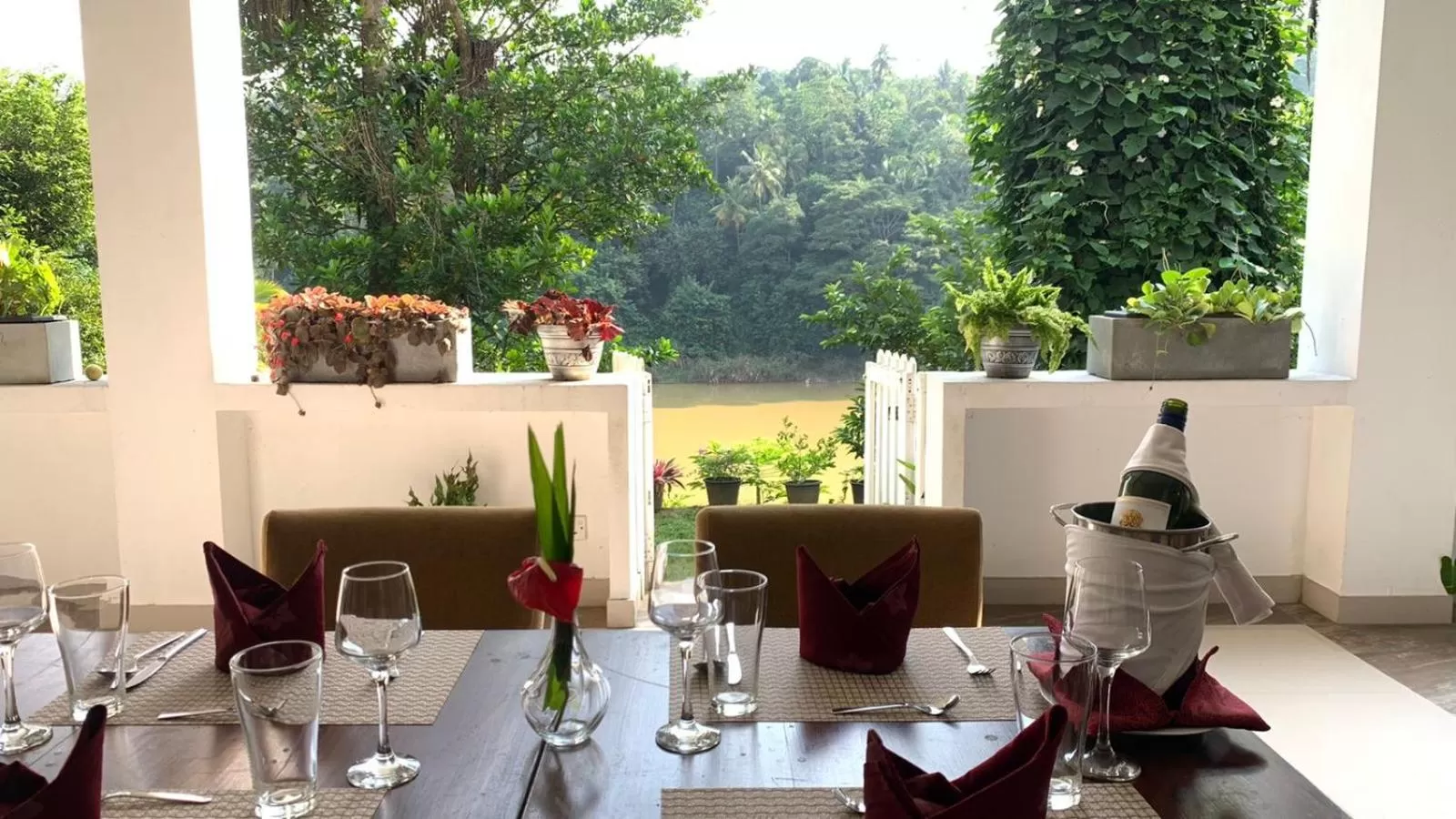 Lounge or bar in Kandy Rivers Edge Nature Resort