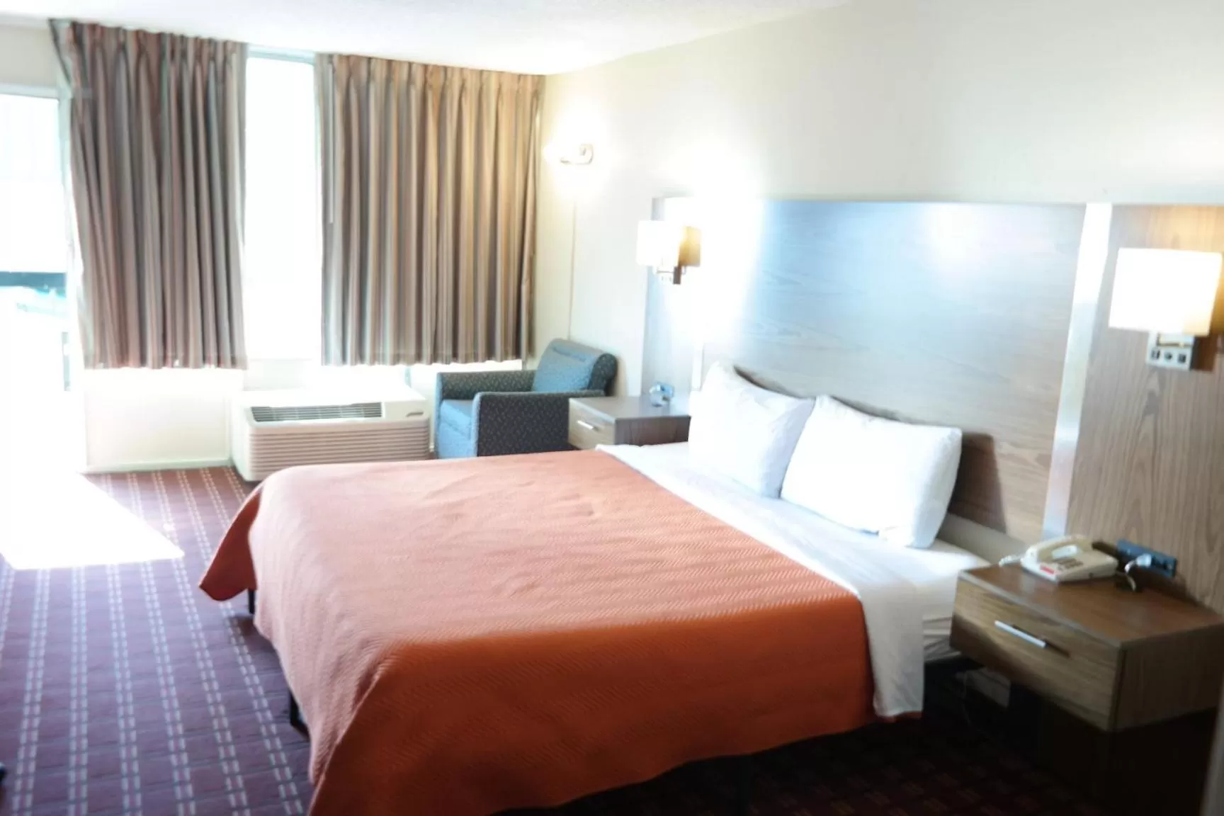 Bed in Red Carpet Inn Kinston