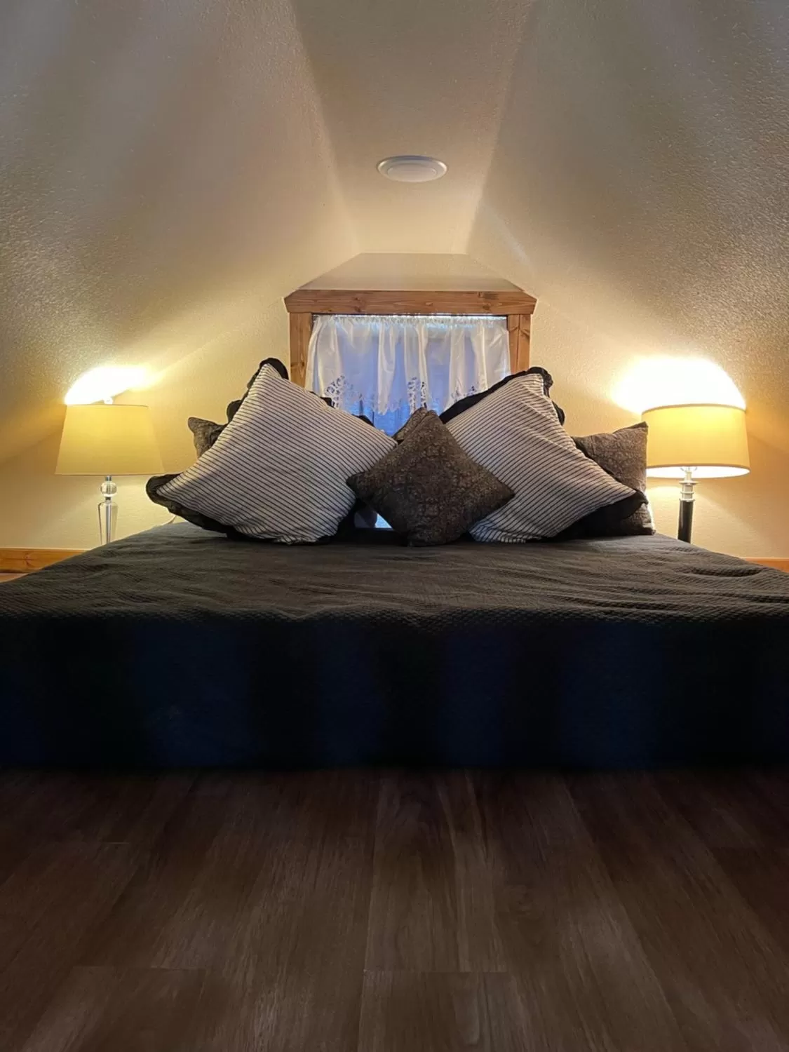 Bed in All Seasons Treehouse Village