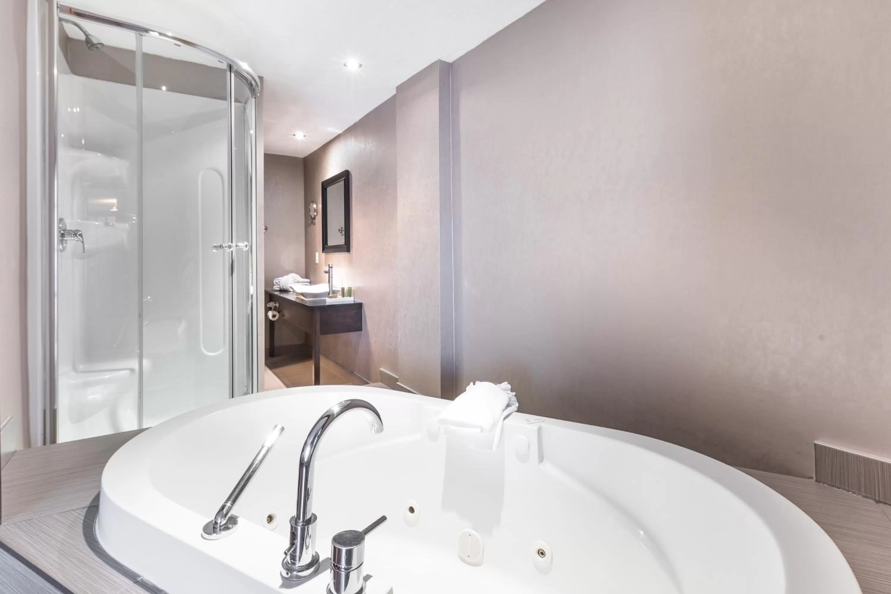 Restaurant/places to eat in Hotel Universel