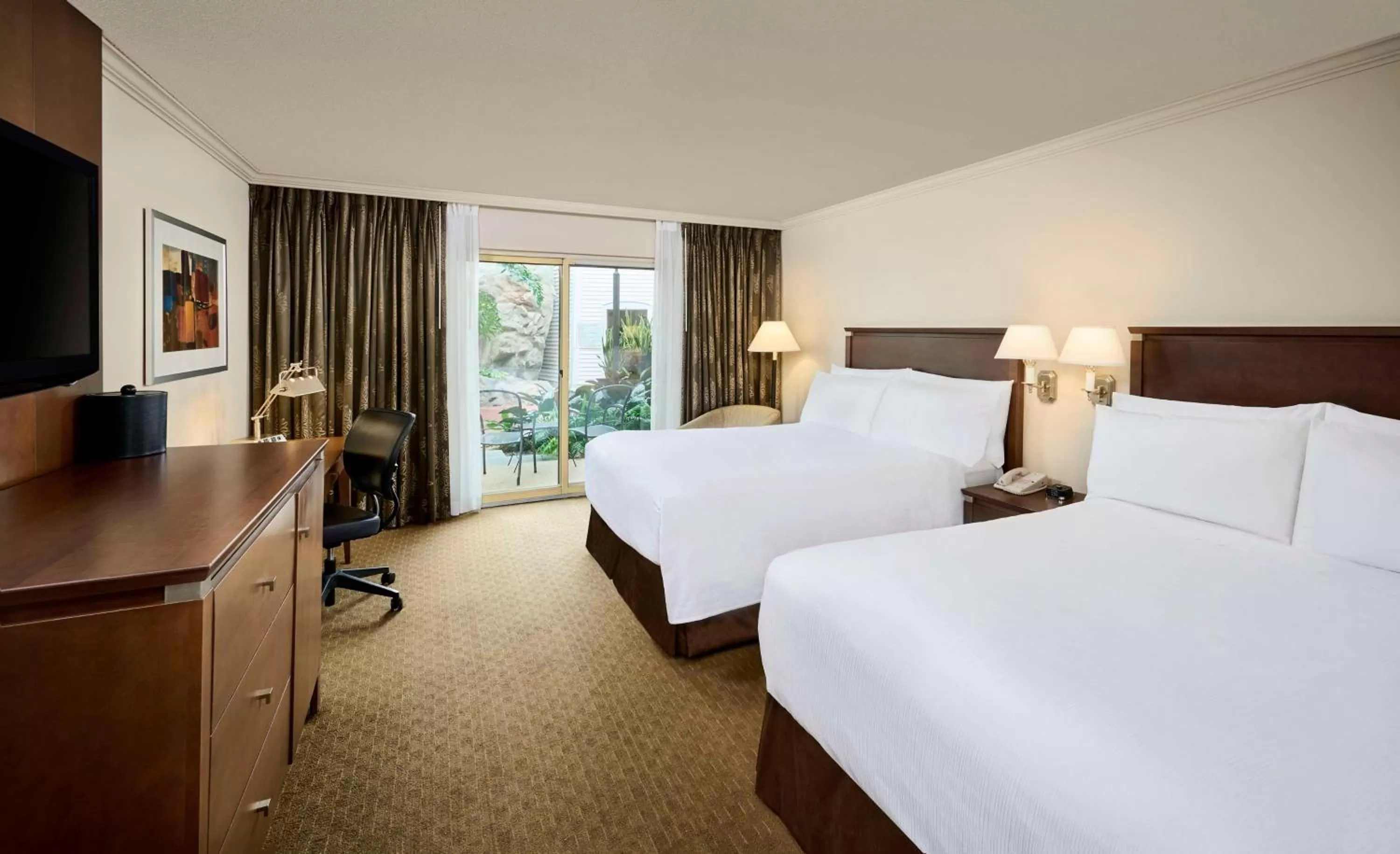 Bedroom, Bed in Best Western Plus Lamplighter Inn & Conference Centre