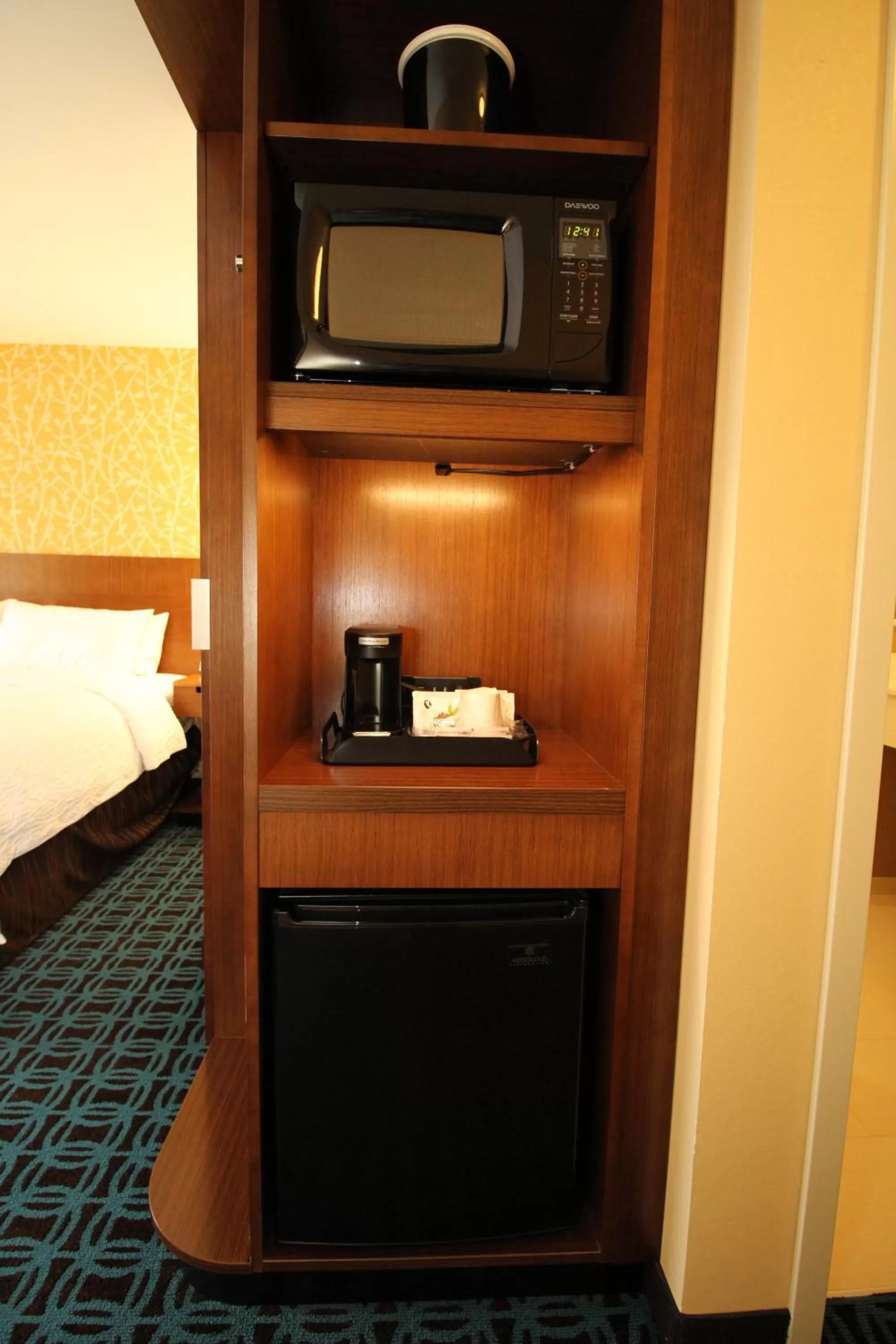 Coffee/tea facilities in Fairfield Inn & Suites by Marriott London