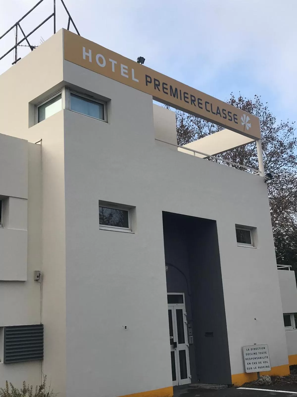 Facade/entrance in Première Classe Reims Ouest - Tinqueux