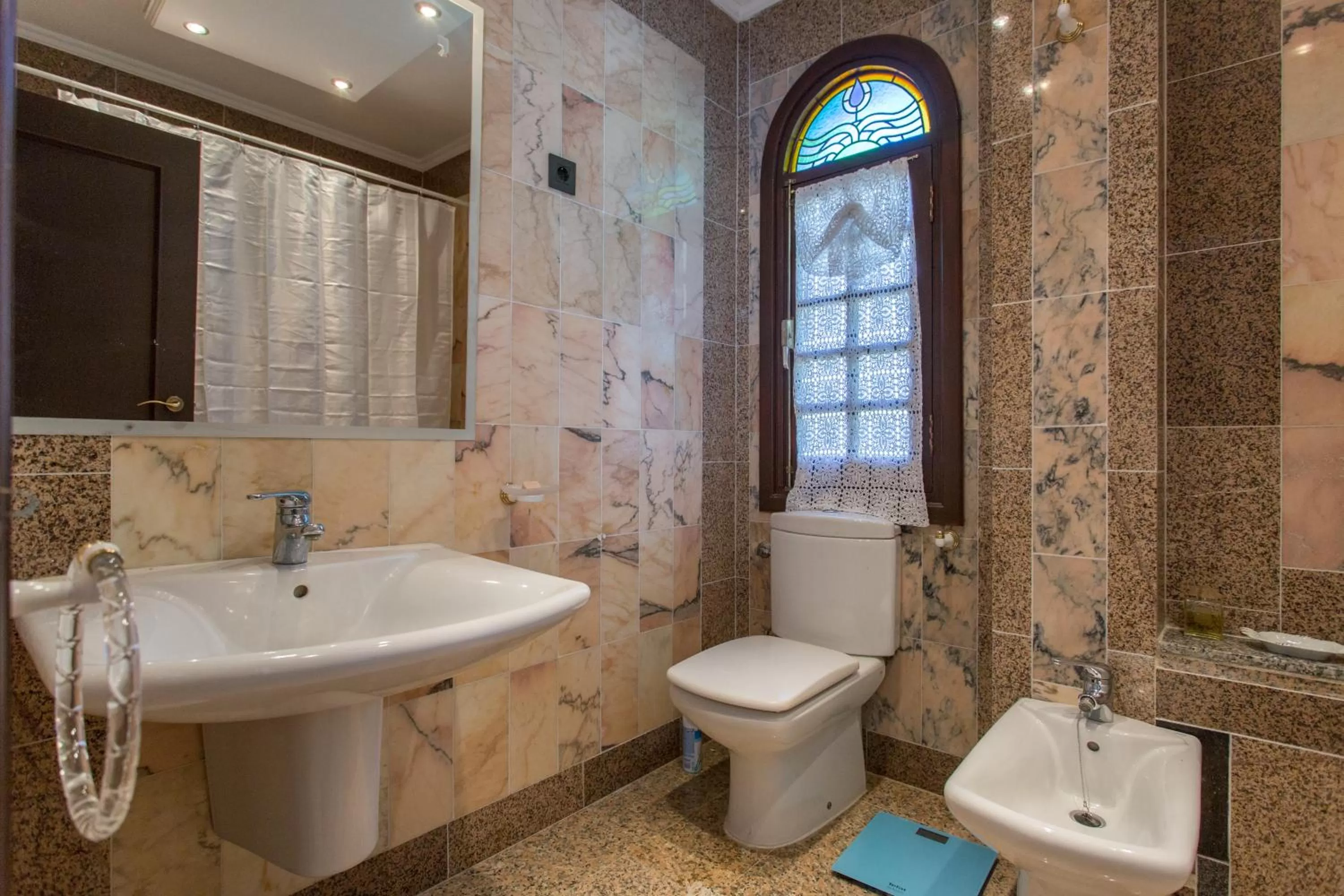 Shower in Apartamentos Gaudi Style