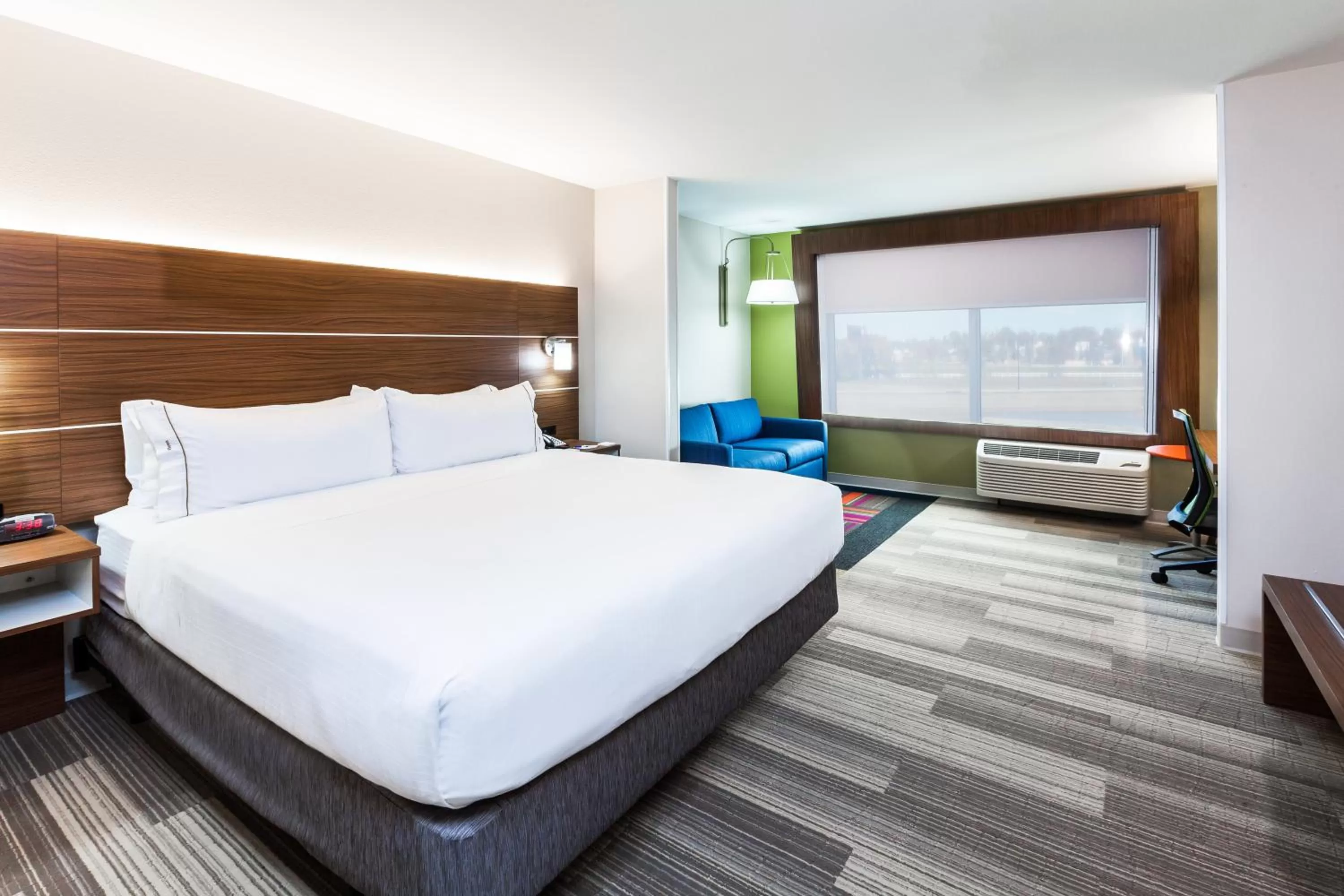 Photo of the whole room, Bed in Holiday Inn Express & Suites Tulsa West - Sand Springs by IHG