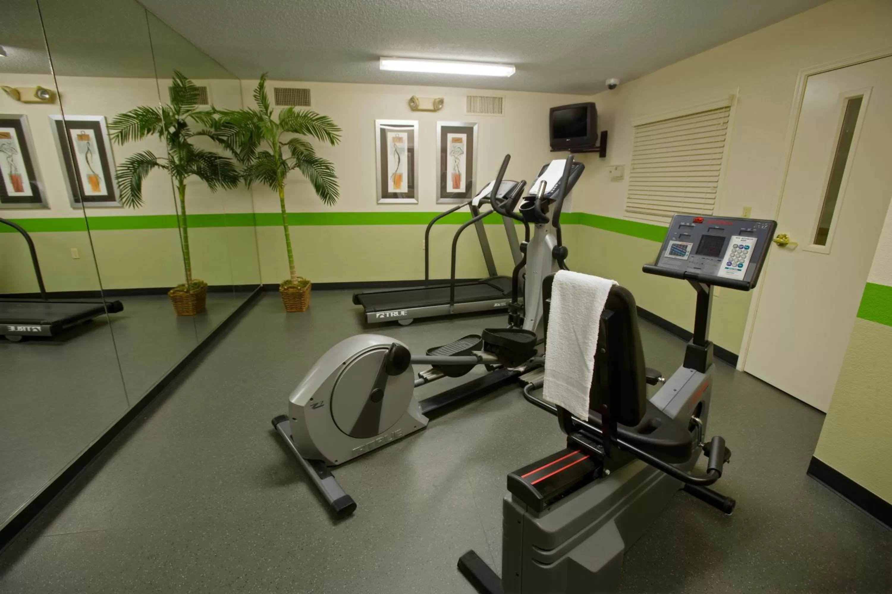 Fitness centre/facilities in Extended Stay America Suites - Oakland - Alameda Airport