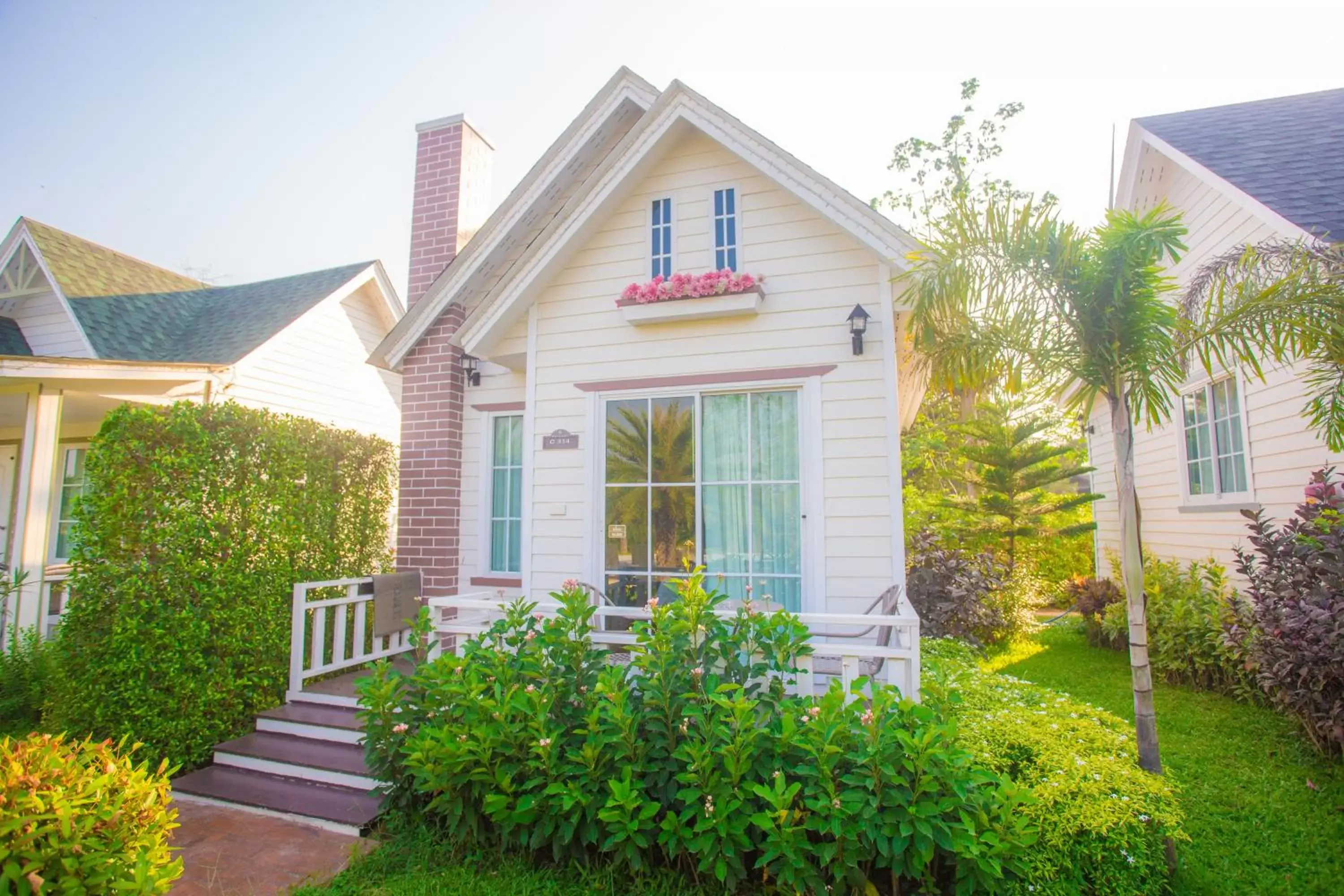 Queen Room with Pool View in Sakarin Valley Resort Queen Room with Pool View in Sakarin Valley Resort