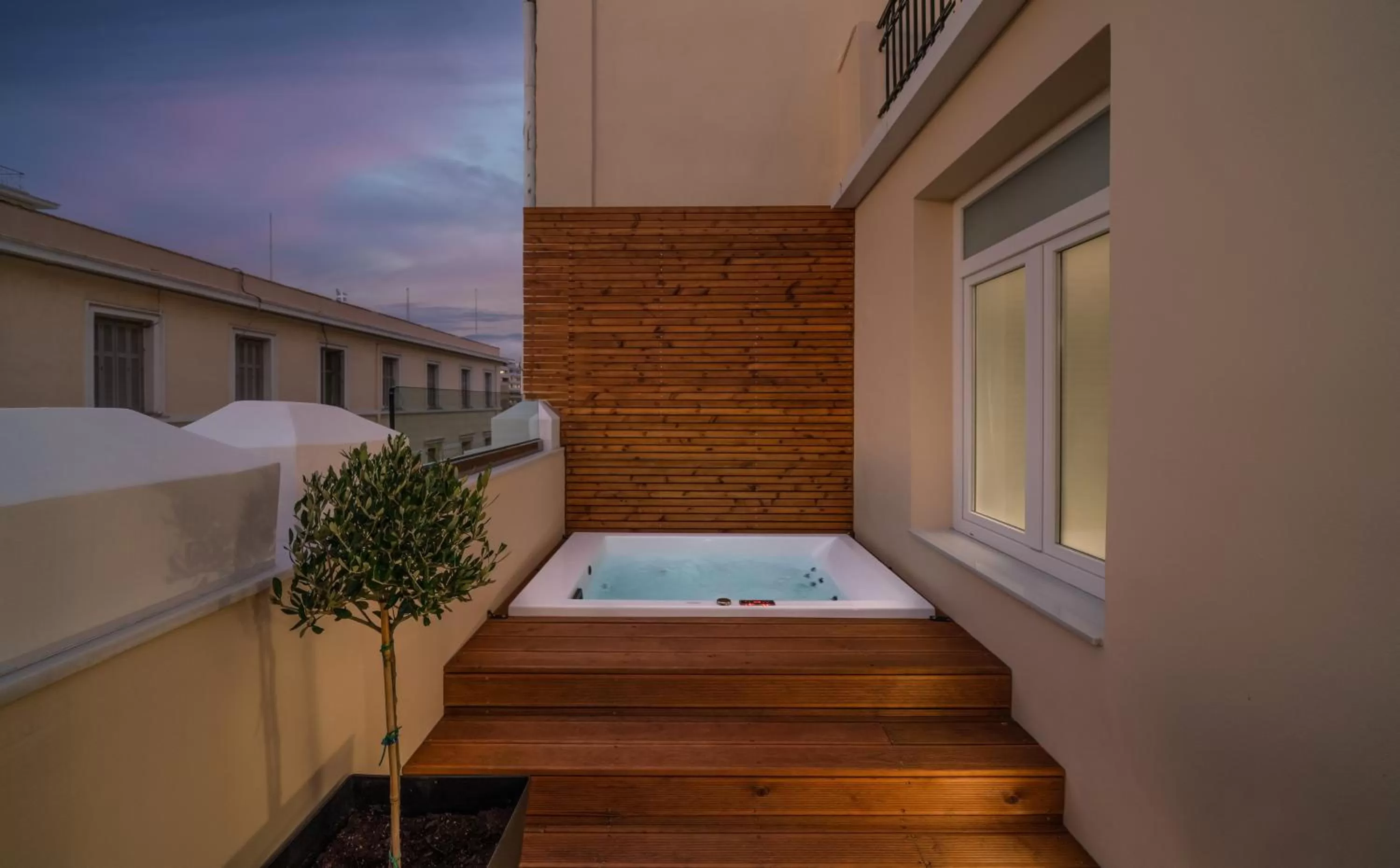 Hot Tub in Praxitelous Luxury Suites