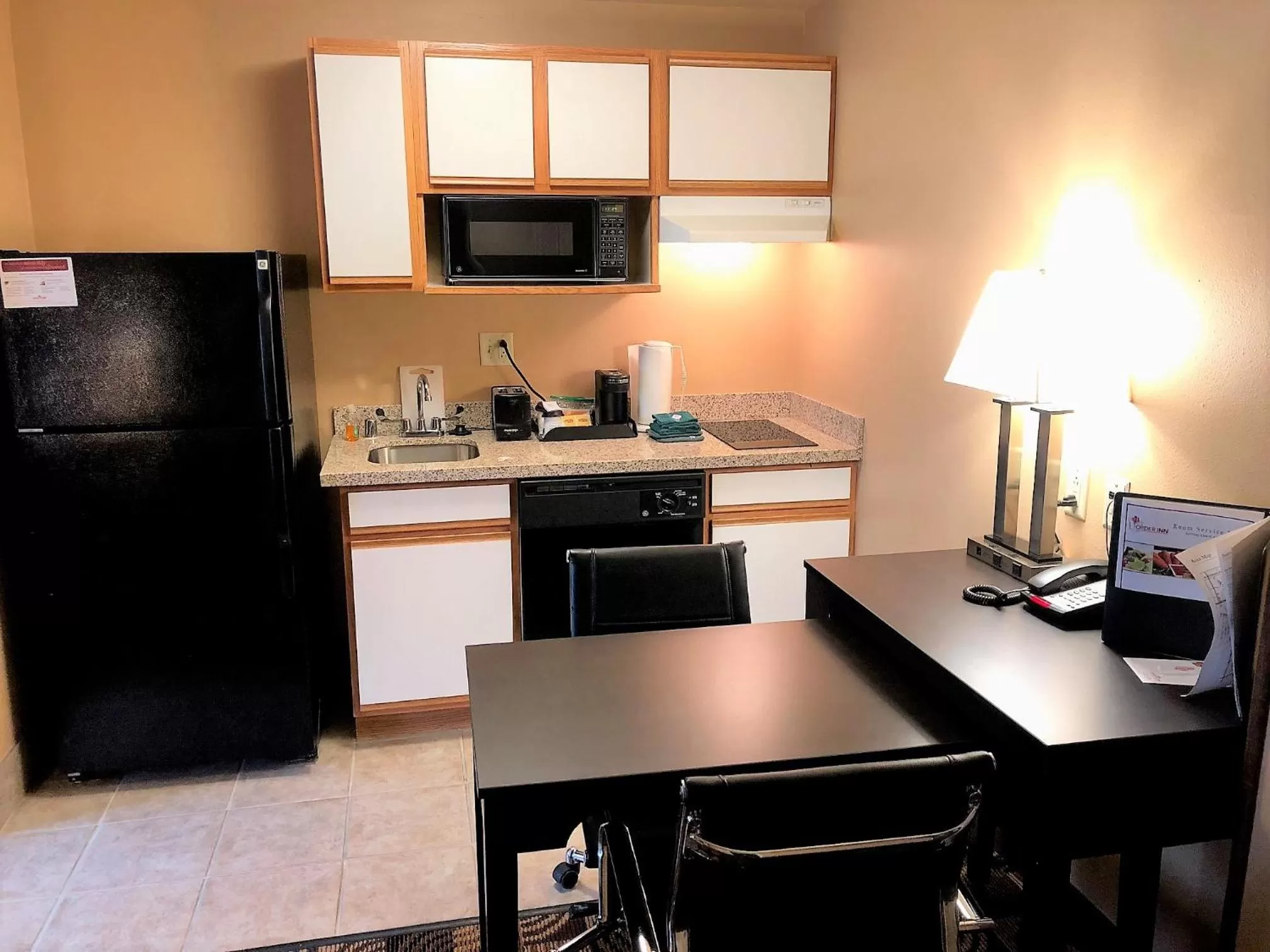 Kitchen or kitchenette in Hawthorn Extended Stay by Wyndham Milwaukee Airport