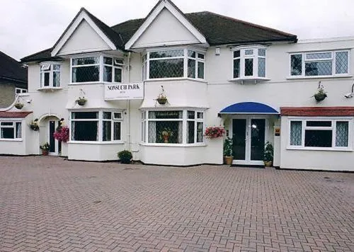 Facade/entrance in Nonsuch Park Hotel