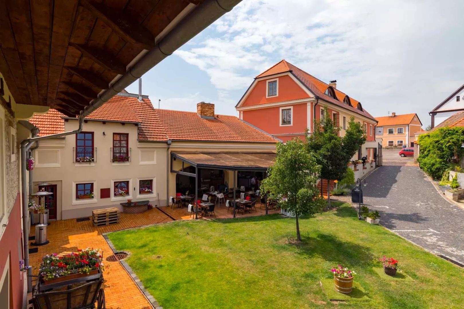 Property building in Hotel Dvur Hoffmeister