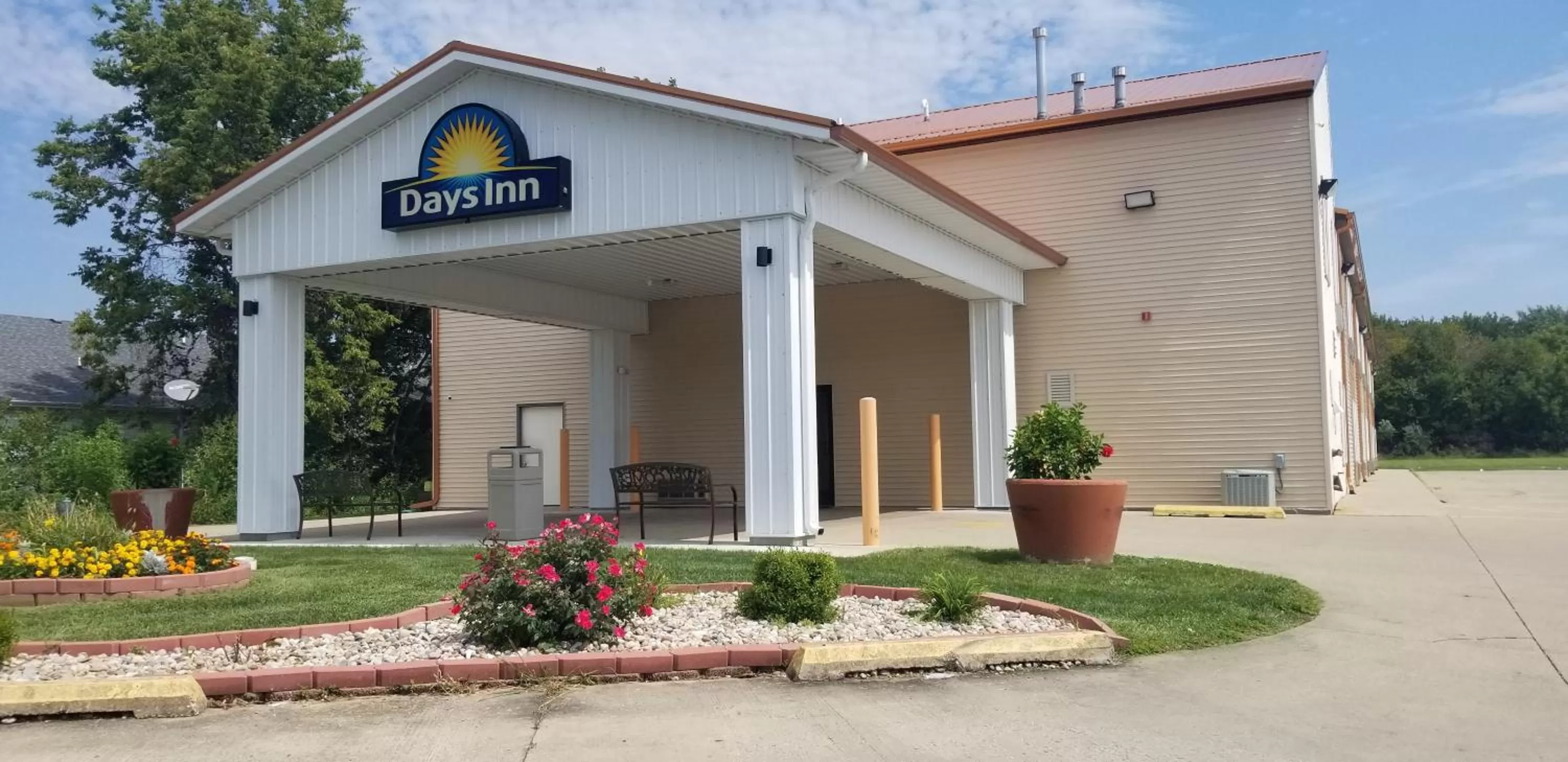 Facade/entrance in Days Inn by Wyndham Springfield